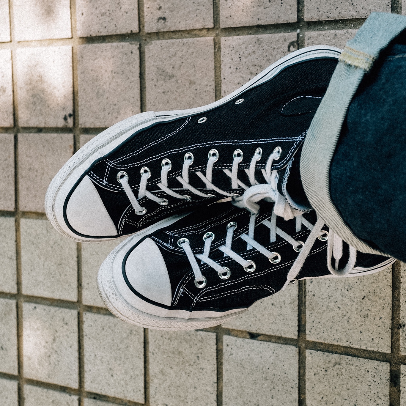 Converse x Stussy Chuck 70 High Black 착용 스타일 - 3