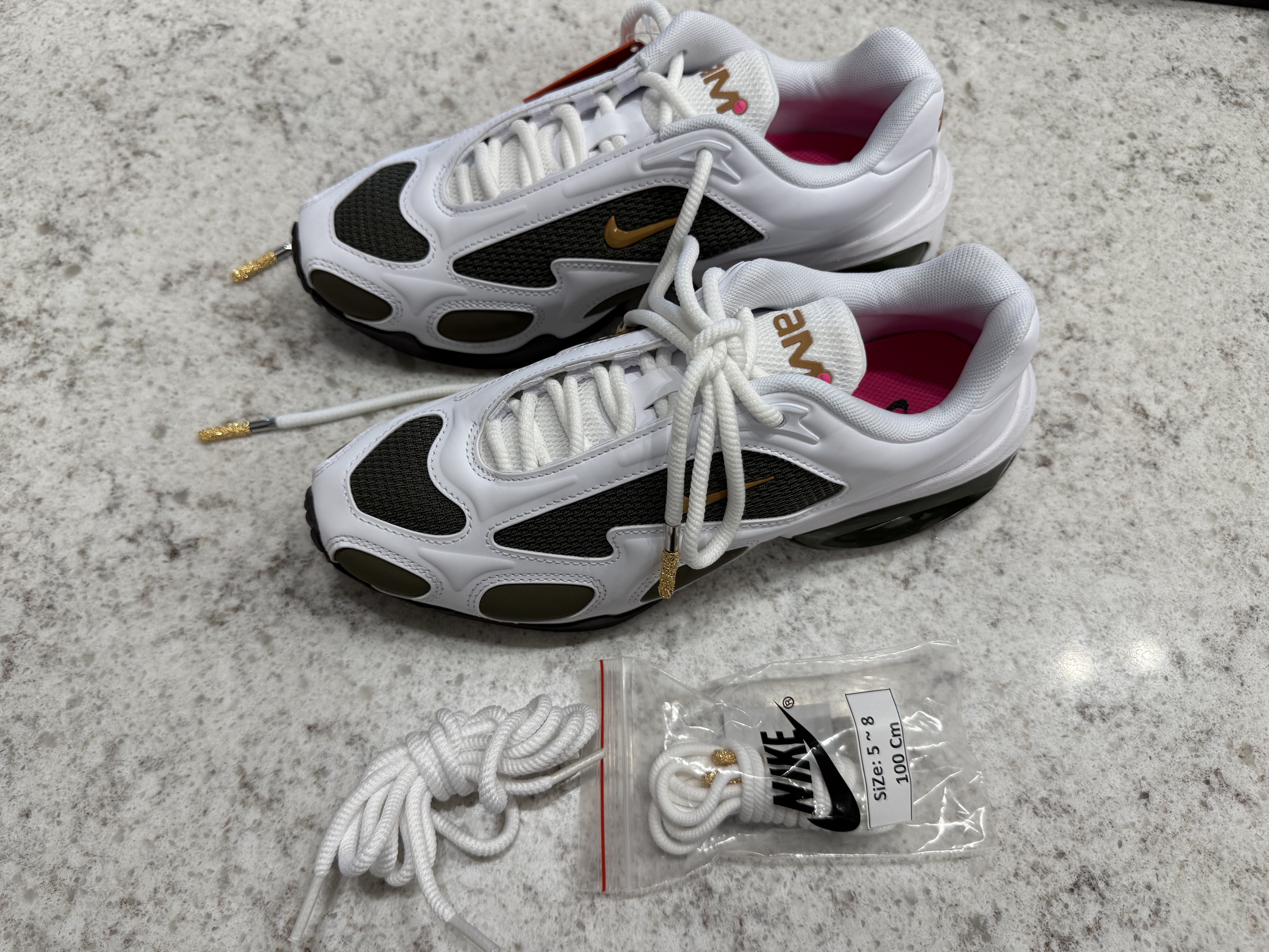(W) Jordan x Tela Flight Court Crepe, (W) Nike x Veneda Carter Air Max Muse White and Cargo Khaki 착용 스타일 - 6