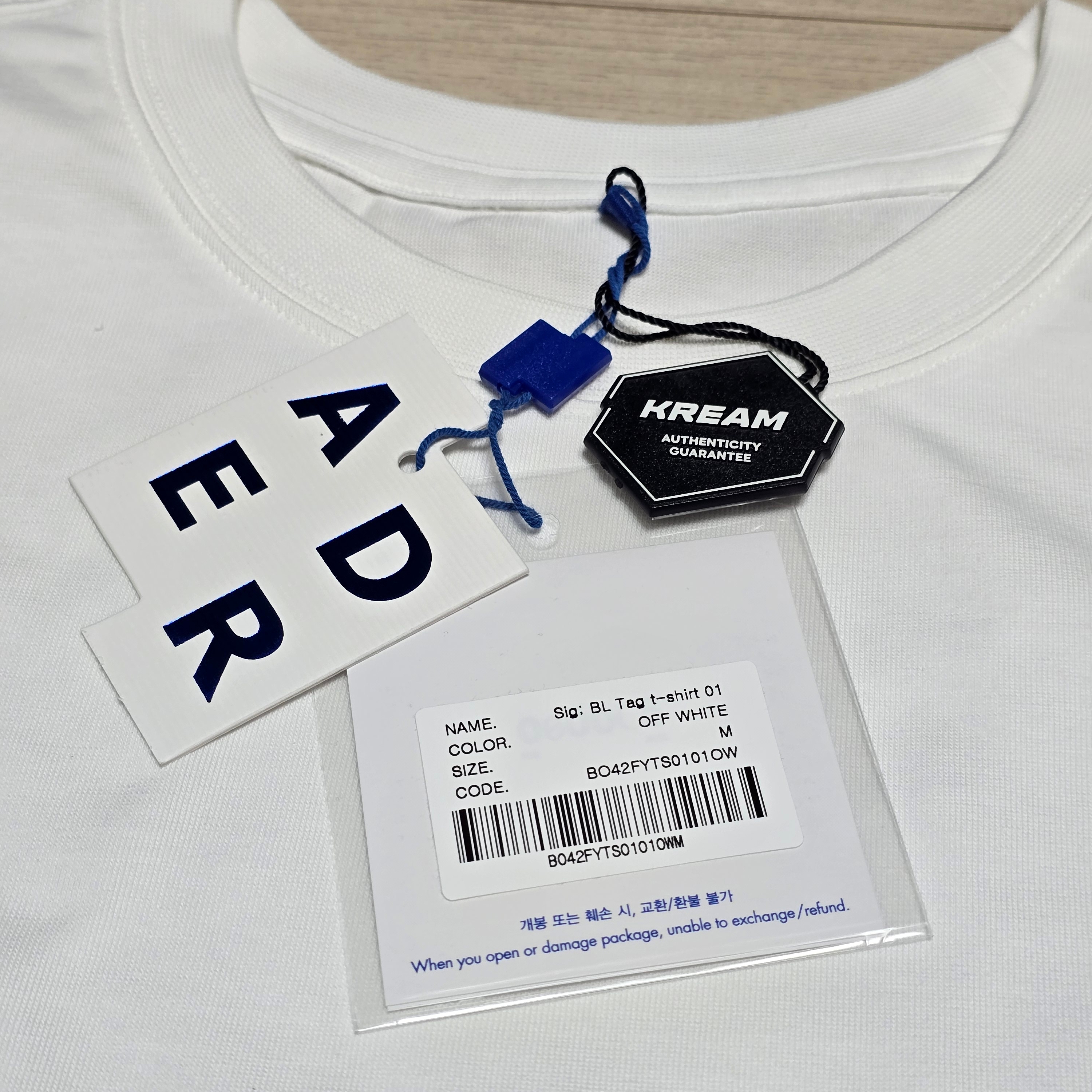 Ader Error Sig; TRS/BL Tag T-Shirt 01 Off White 착용 스타일 - 3