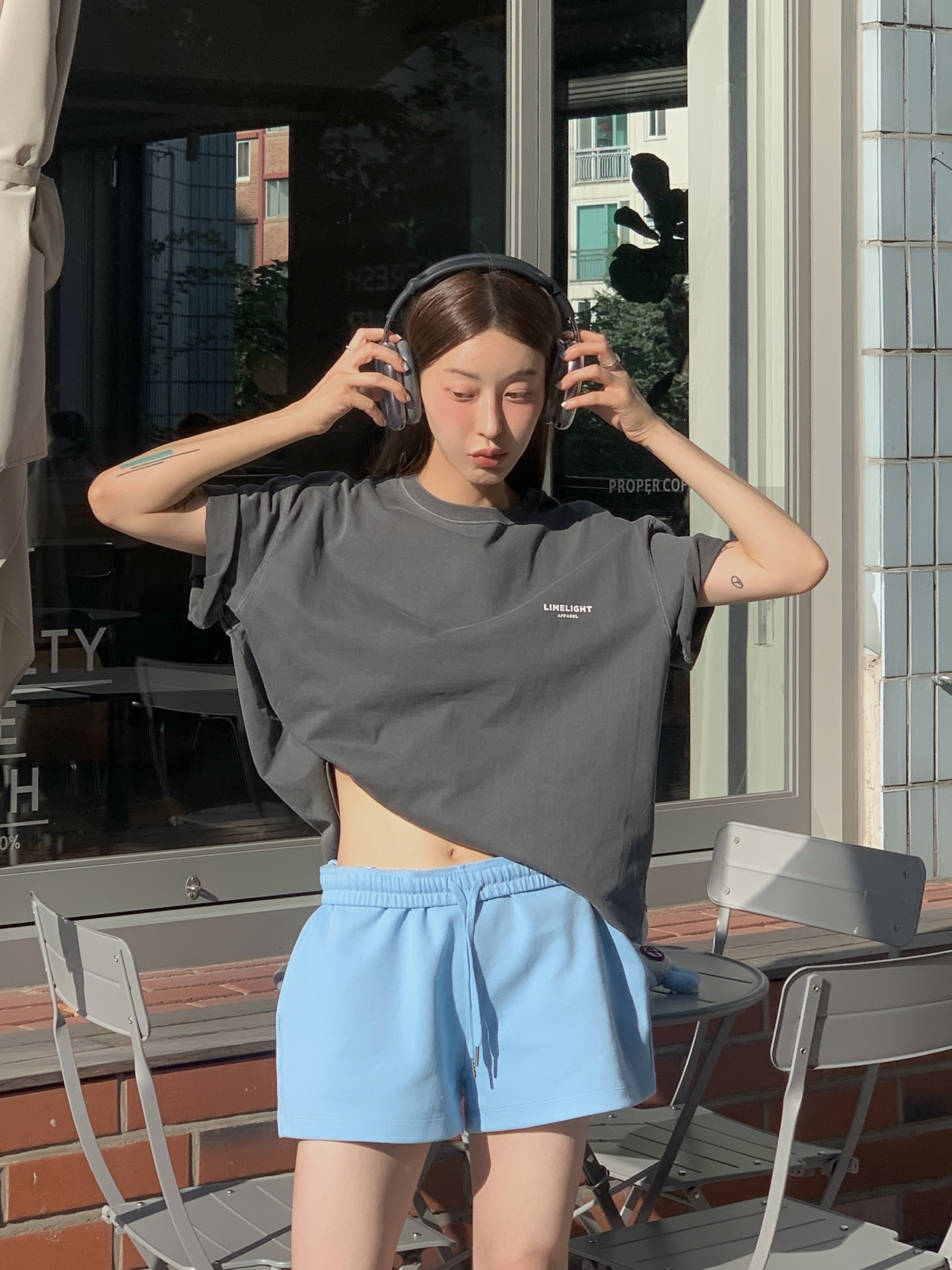 Apple AirPods Max Lightning Space Gray (Korean Ver.), Roa Hiking Rozes Sand Orange 착용 스타일 - 6