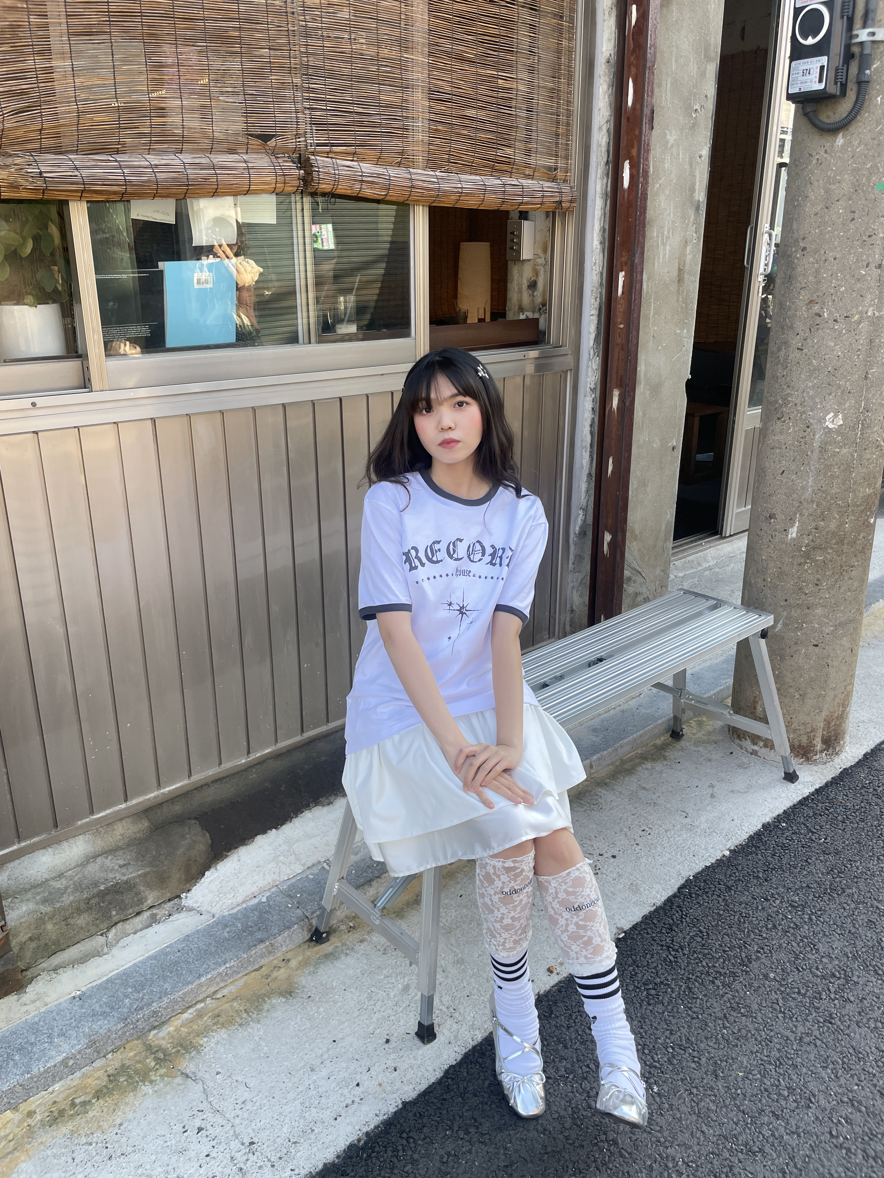 SLOW RECORD HOUSE Unisex RECORD Ringer Tee White 착용 스타일 - 2
