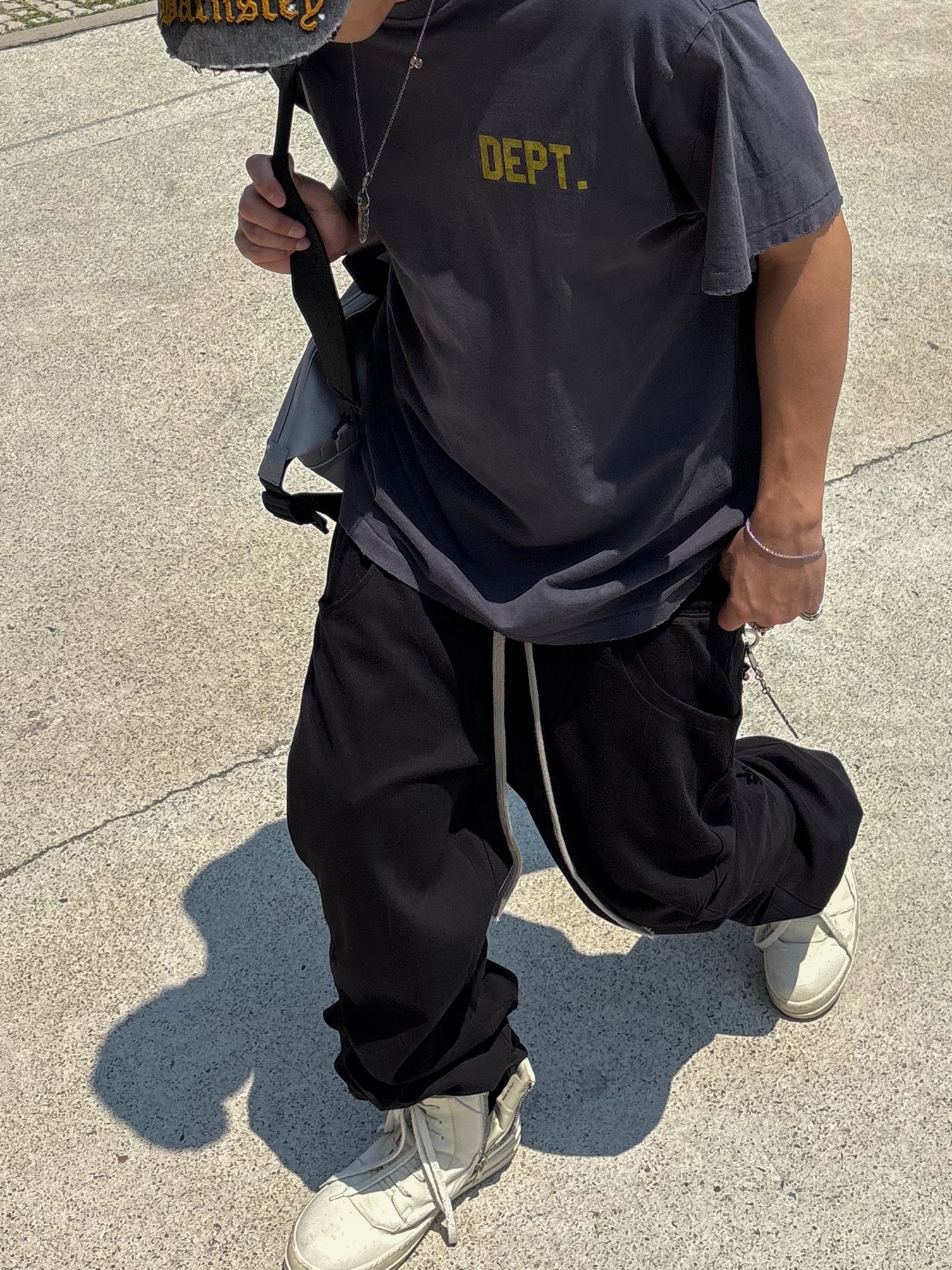 (W) Rick Owens Geobasket Sneakers Milk, Wapworks Flare Layerd Sweat Pants Black 착용 스타일 - 4