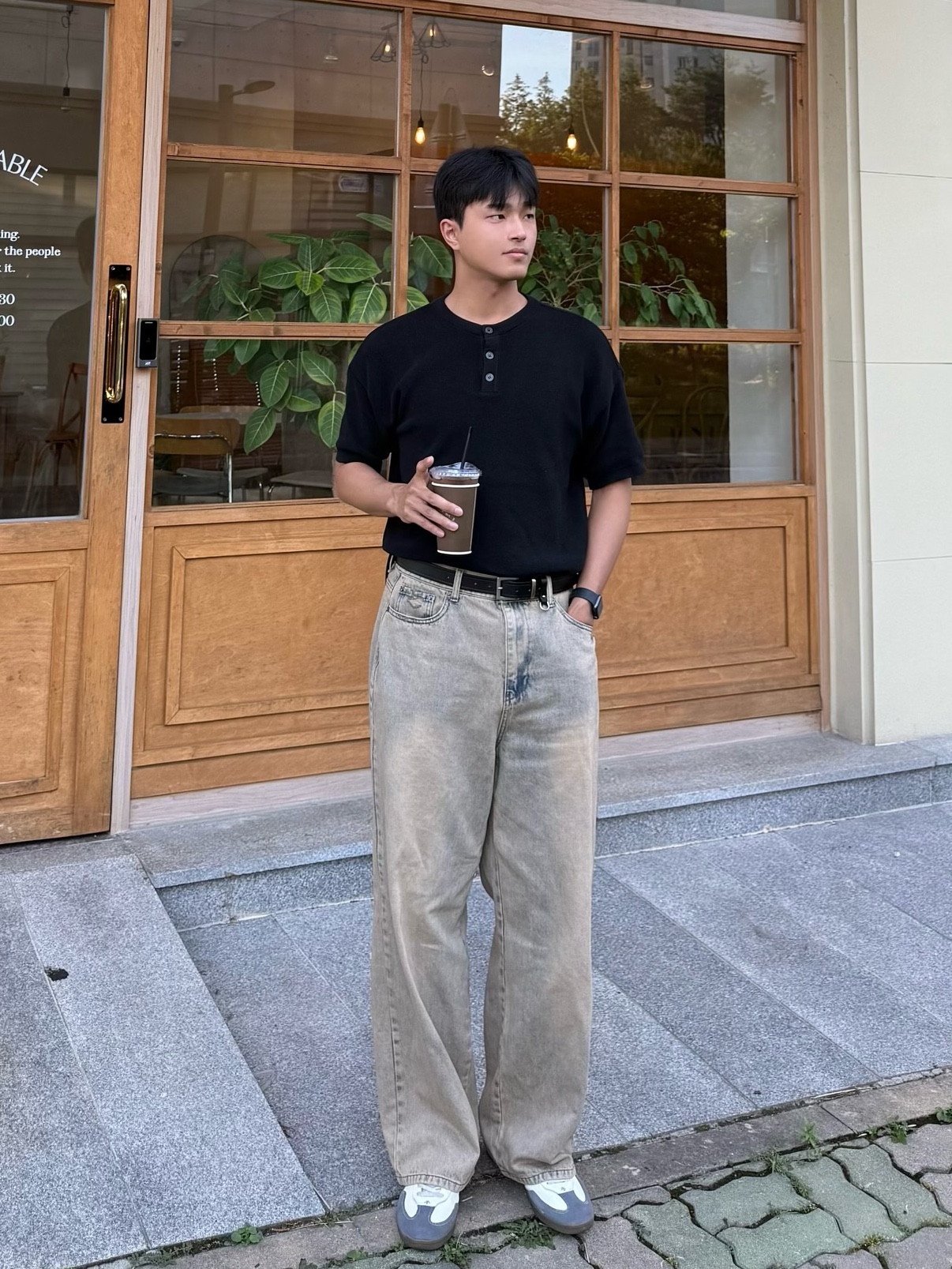 Knitted Coolever Henley Neck Half Sleeve Knit Black 착용 스타일