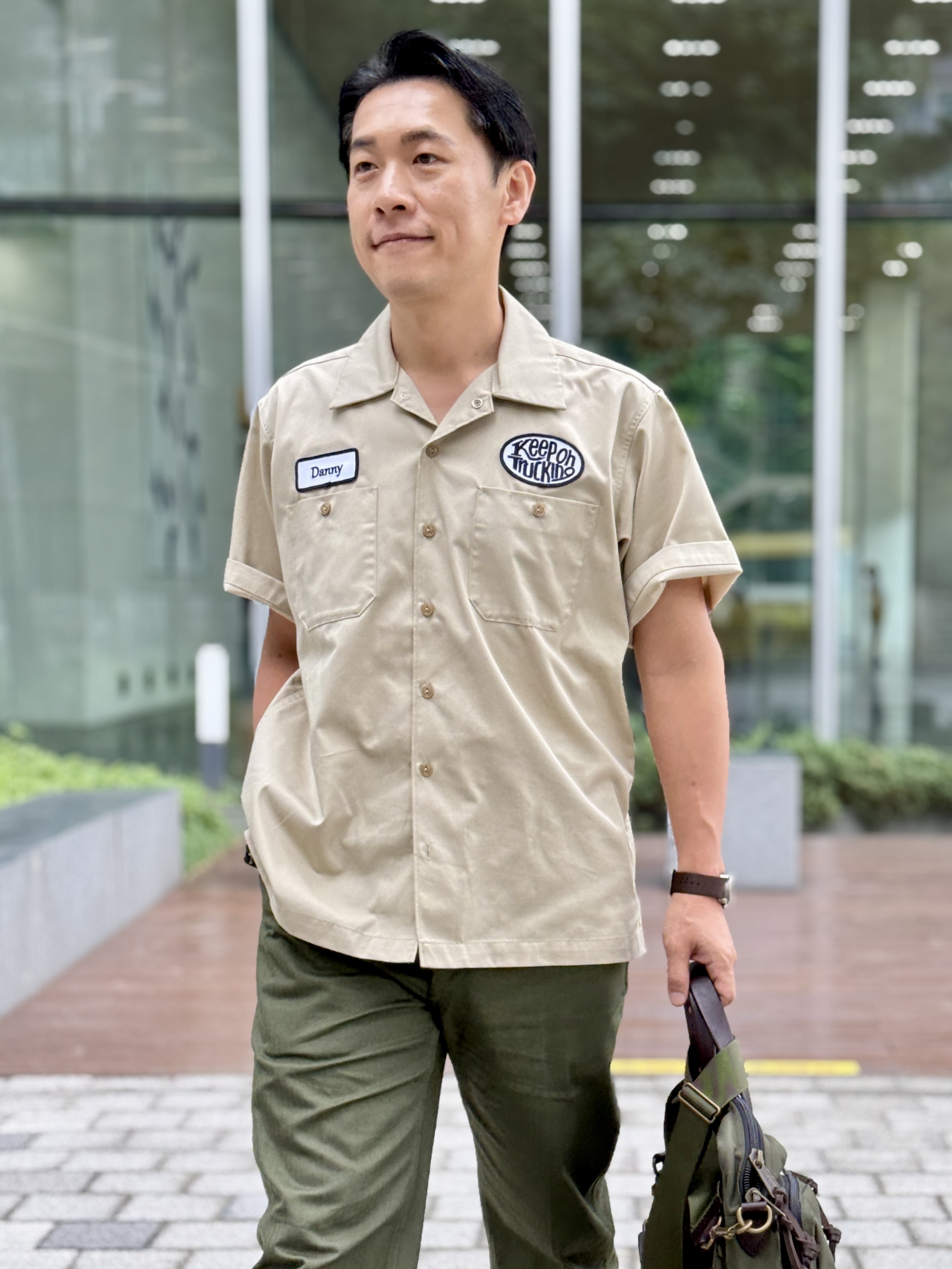 Filson 24 Hour Tin Briefcase Otter Green, Moonstar Alweather Olive 착용 스타일 - 5