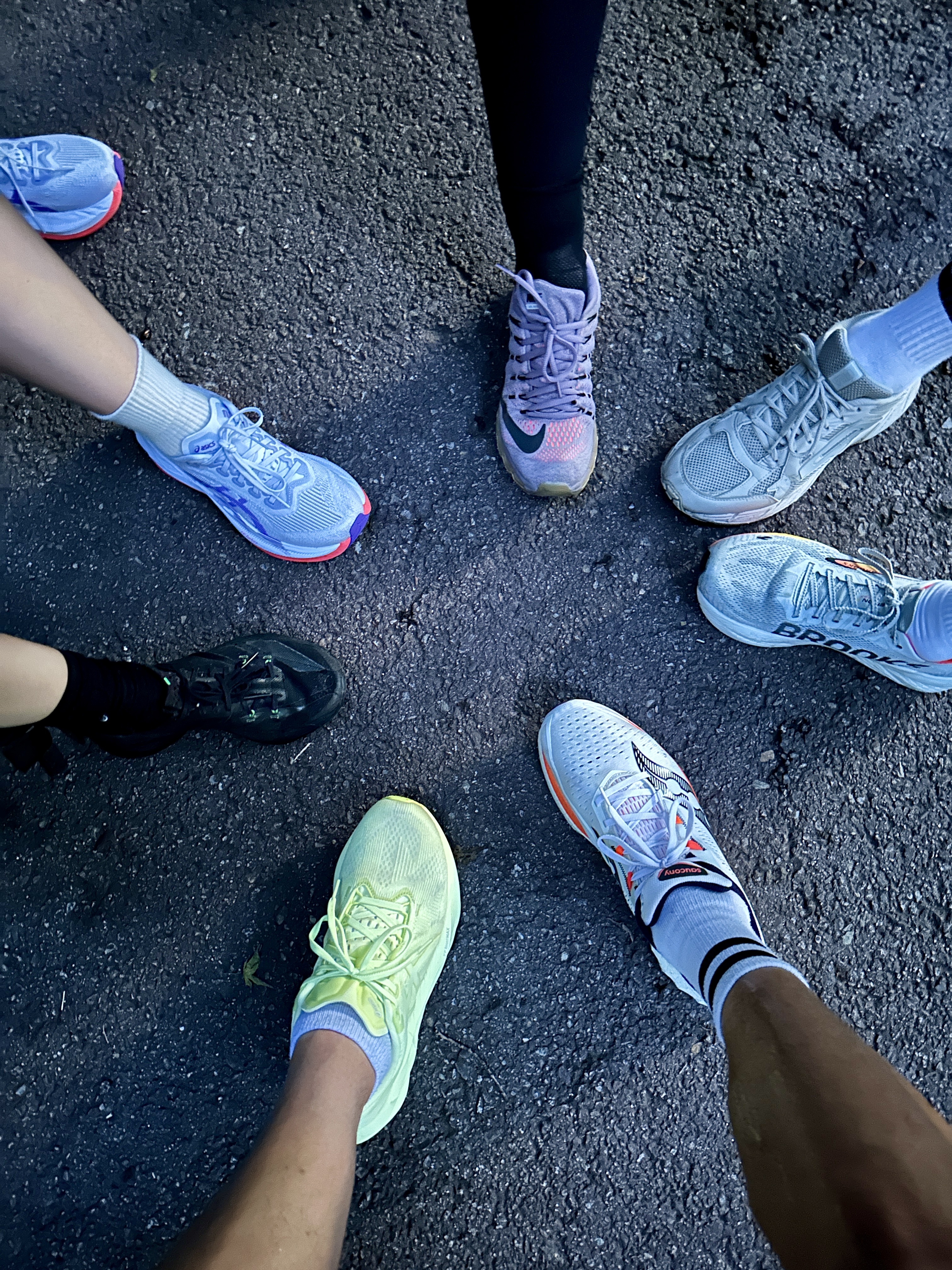 Asics Superblast 2 Blue Fade Edo Purple, Saucony Endorphin Speed 4 White Viziorange 착용 스타일