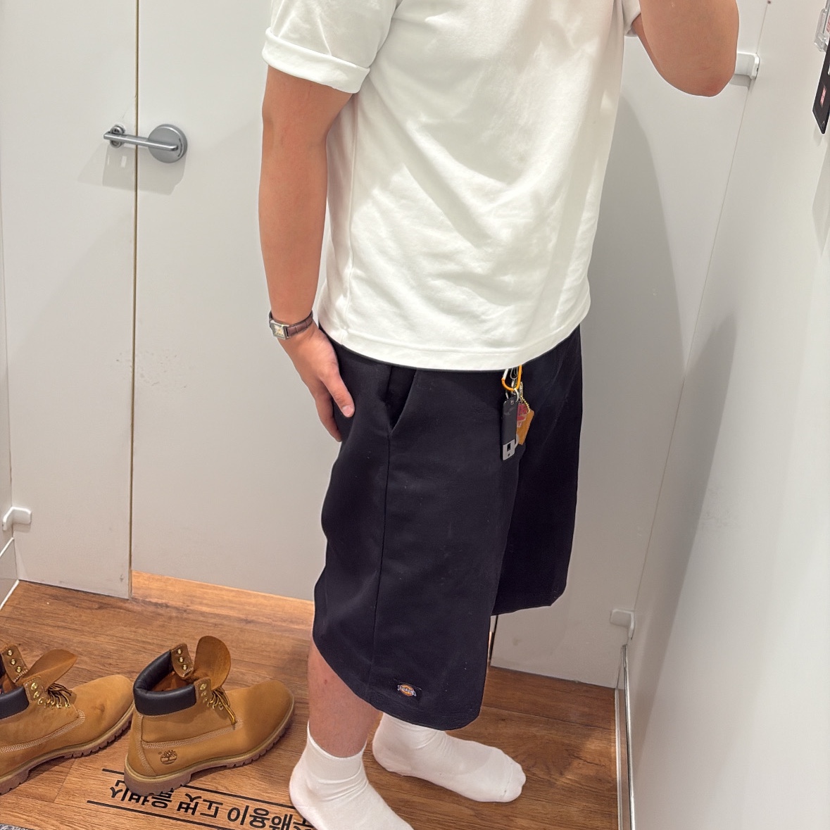 Dickies Loose Fit 13 Inch Flat Front Work Shorts Black, Timberland Premium 6 inch Waterproof Boot Wheat Nubuck - Wide 착용 스타일 - 1