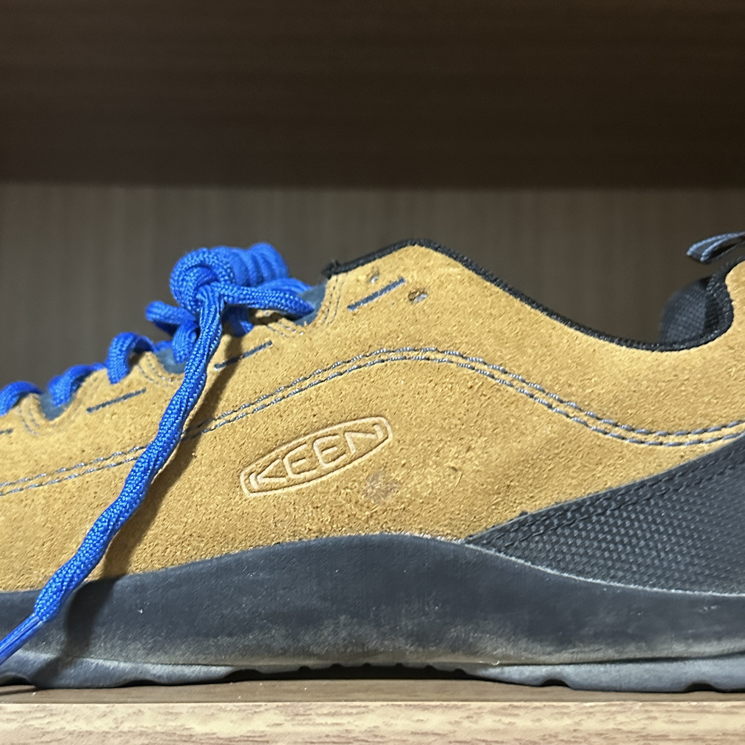 Keen Jasper Suede Sneakers Camel 착용 스타일