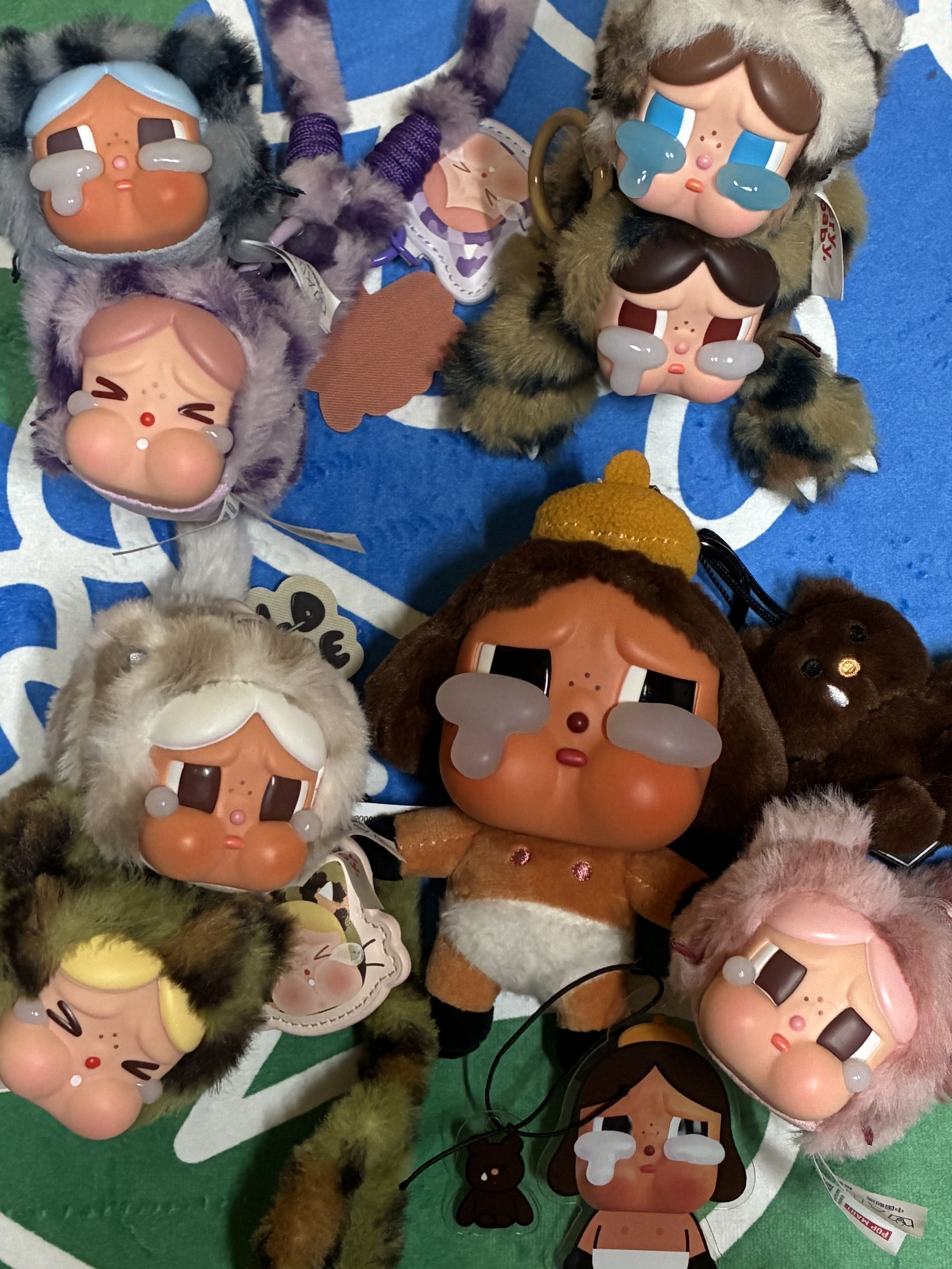 Pop Mart Crybaby Crying Again Series Plush Keyring Baby Brown (Opened Case), Pop Mart Crybaby Wild But Cutie Series Vinyl Plush Pendant (6 Blind Boxes) 착용 스타일 - 2
