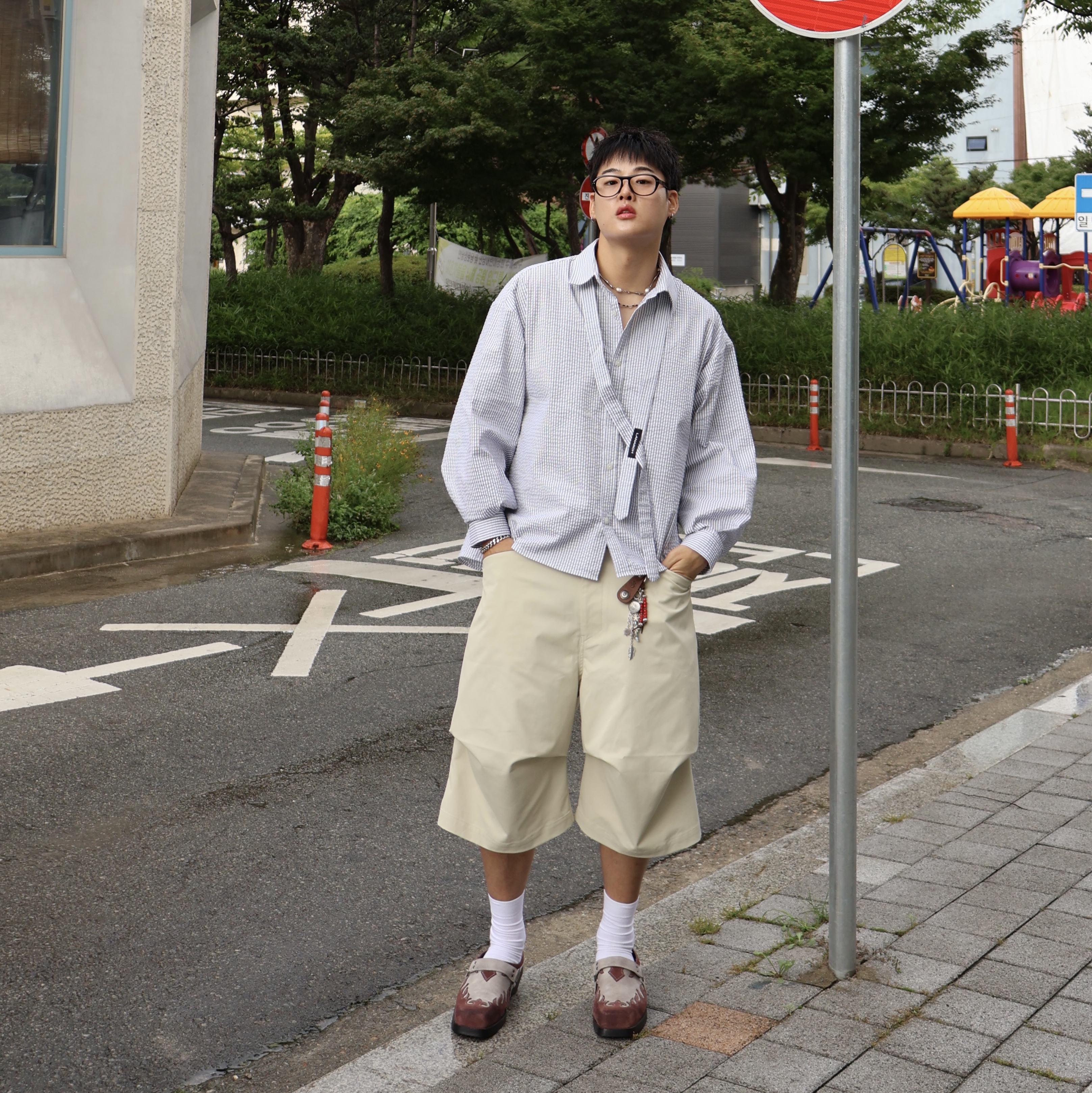 Nonnod Side cargo shorts Beige, Ogarp Signature Concho Keychain Ver.2 착용 스타일 - 2