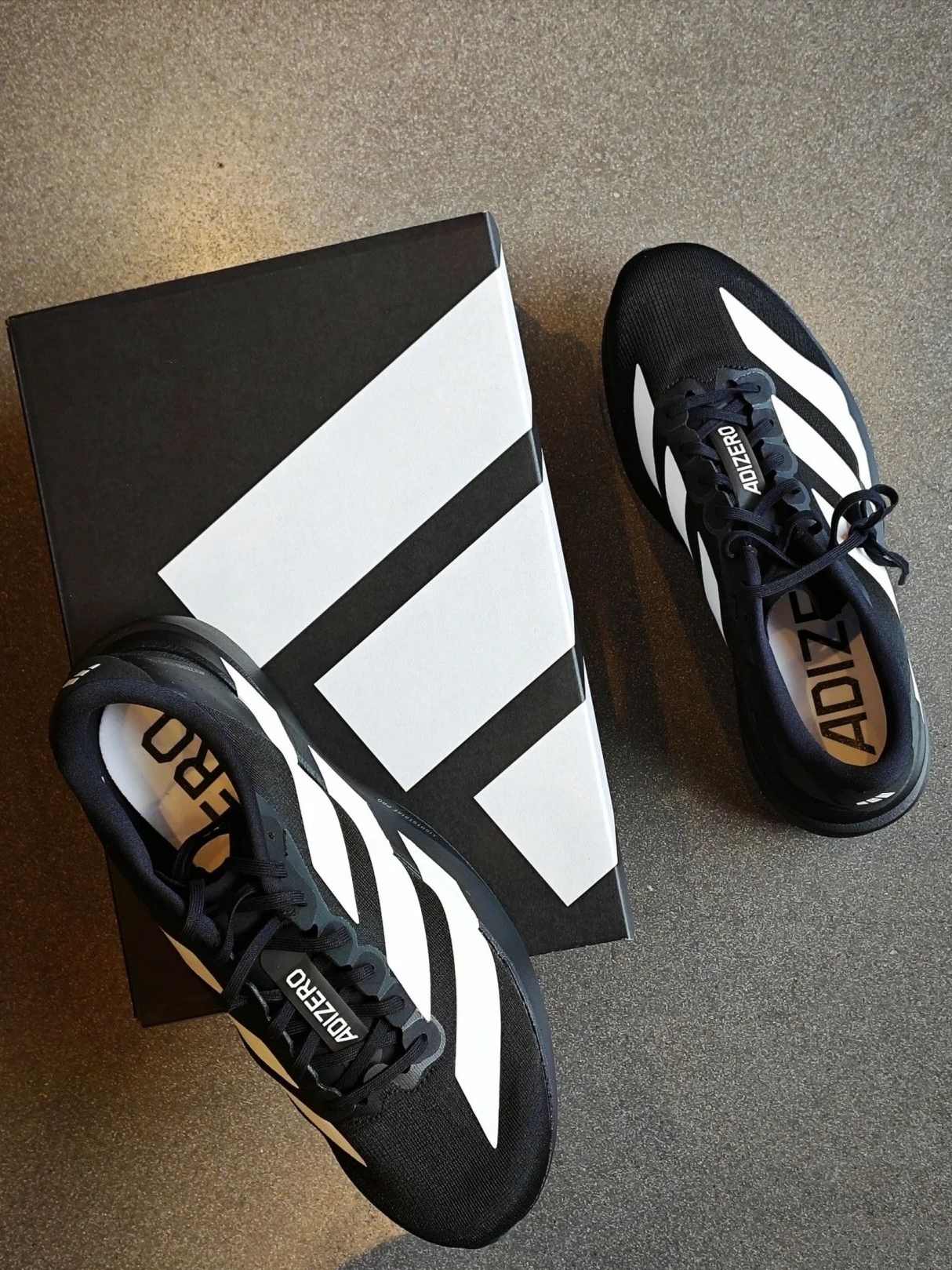 Mizuno Racer Trail SE Silver Grey, (W) Nike Air Superfly Metallic Silver and Black 착용 스타일 - 5