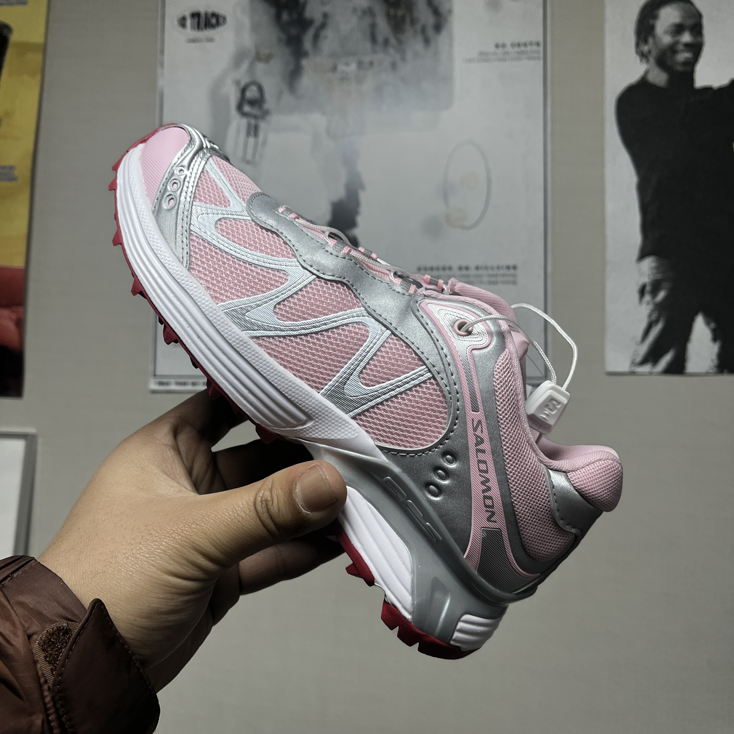 Salomon x Sandy Liang XT-Whisper Fairy Tale Silver, Nike x Bode Astrograbber SP Light Cream and Black 착용 스타일 - 1