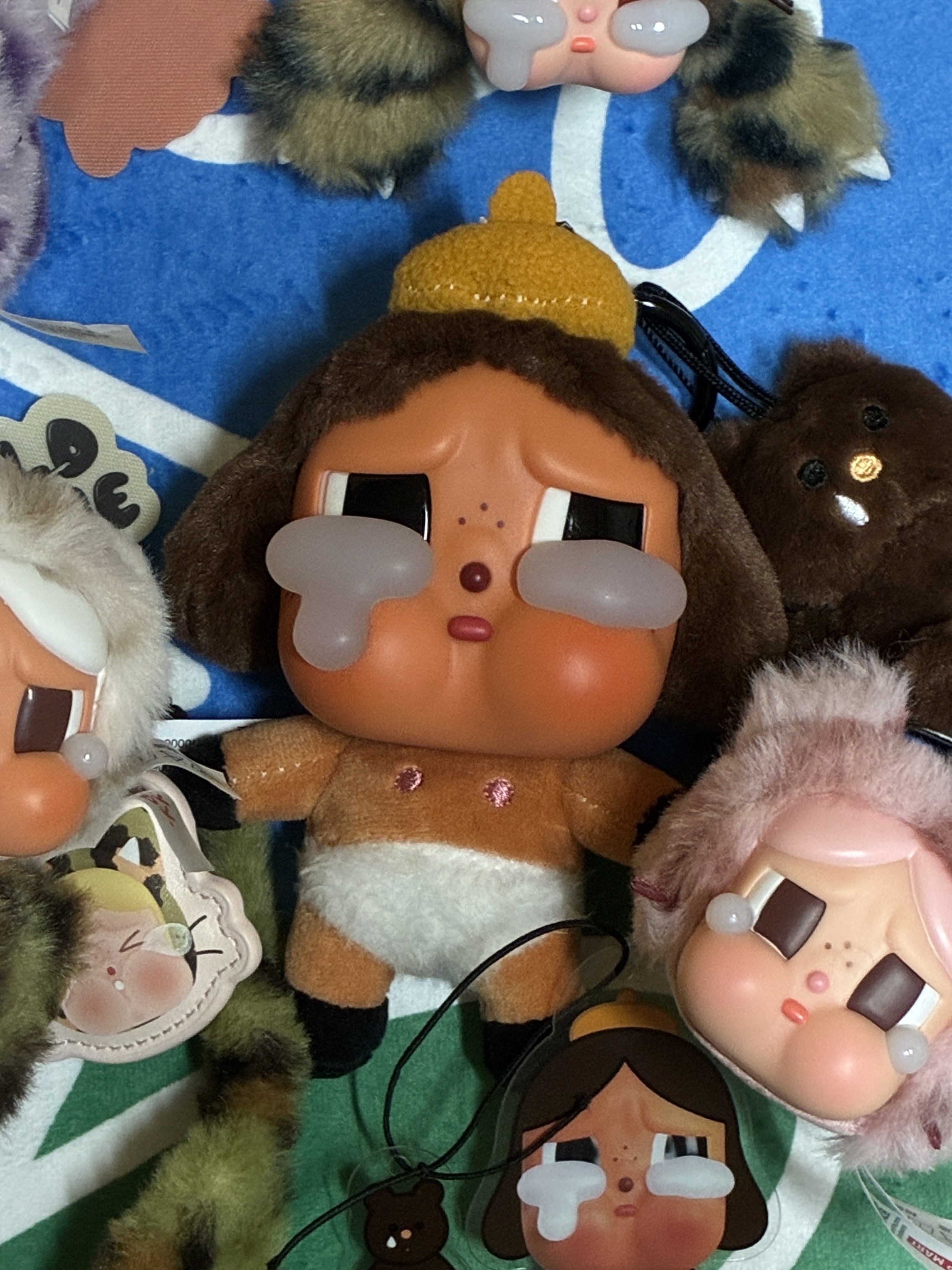 Pop Mart Crybaby Crying Again Series Plush Keyring Baby Brown (Opened Case), Pop Mart Crybaby Wild But Cutie Series Vinyl Plush Pendant (6 Blind Boxes) 착용 스타일 - 1