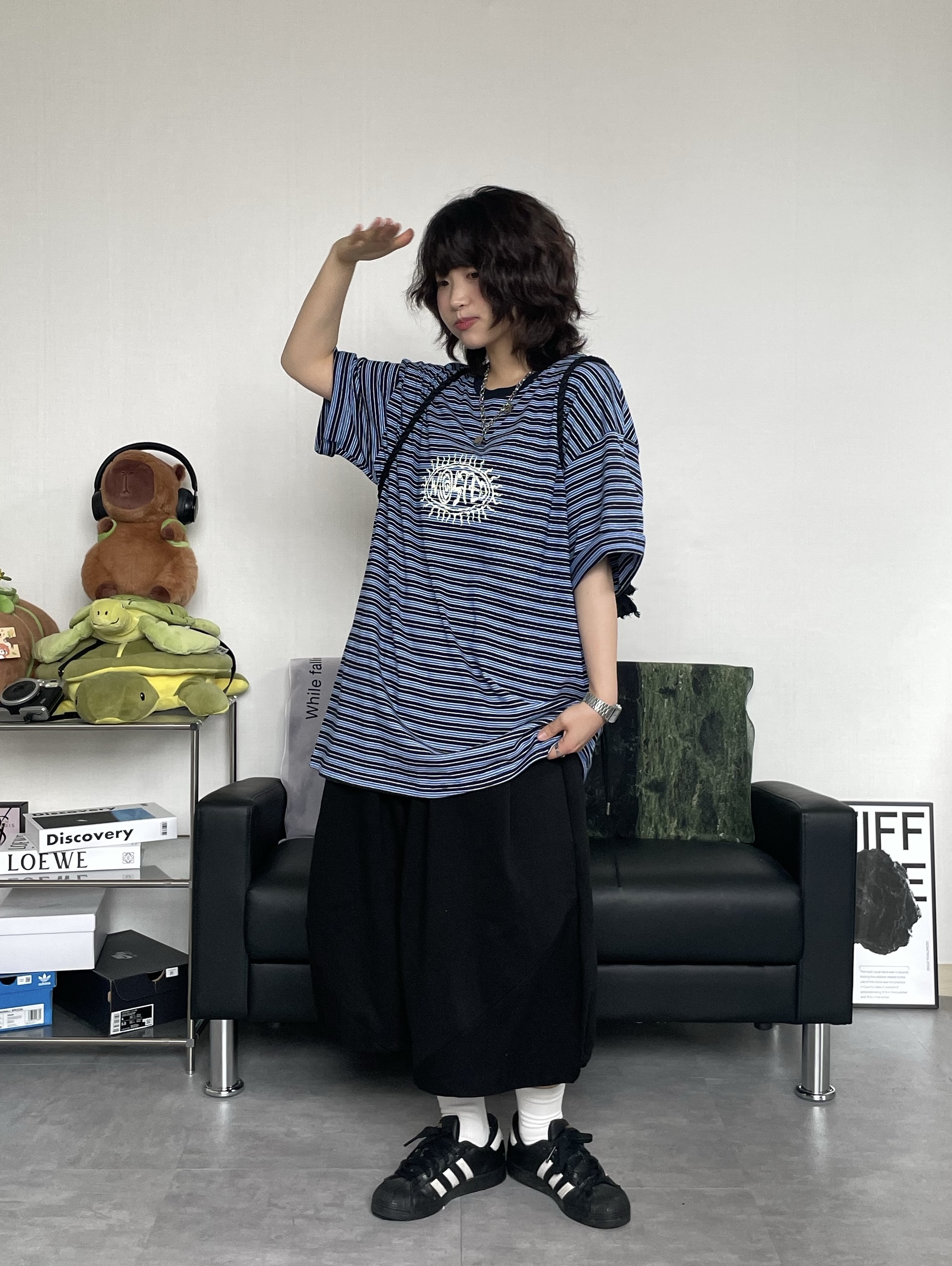 Adidas Superstar Core Black White 착용 스타일 - 3