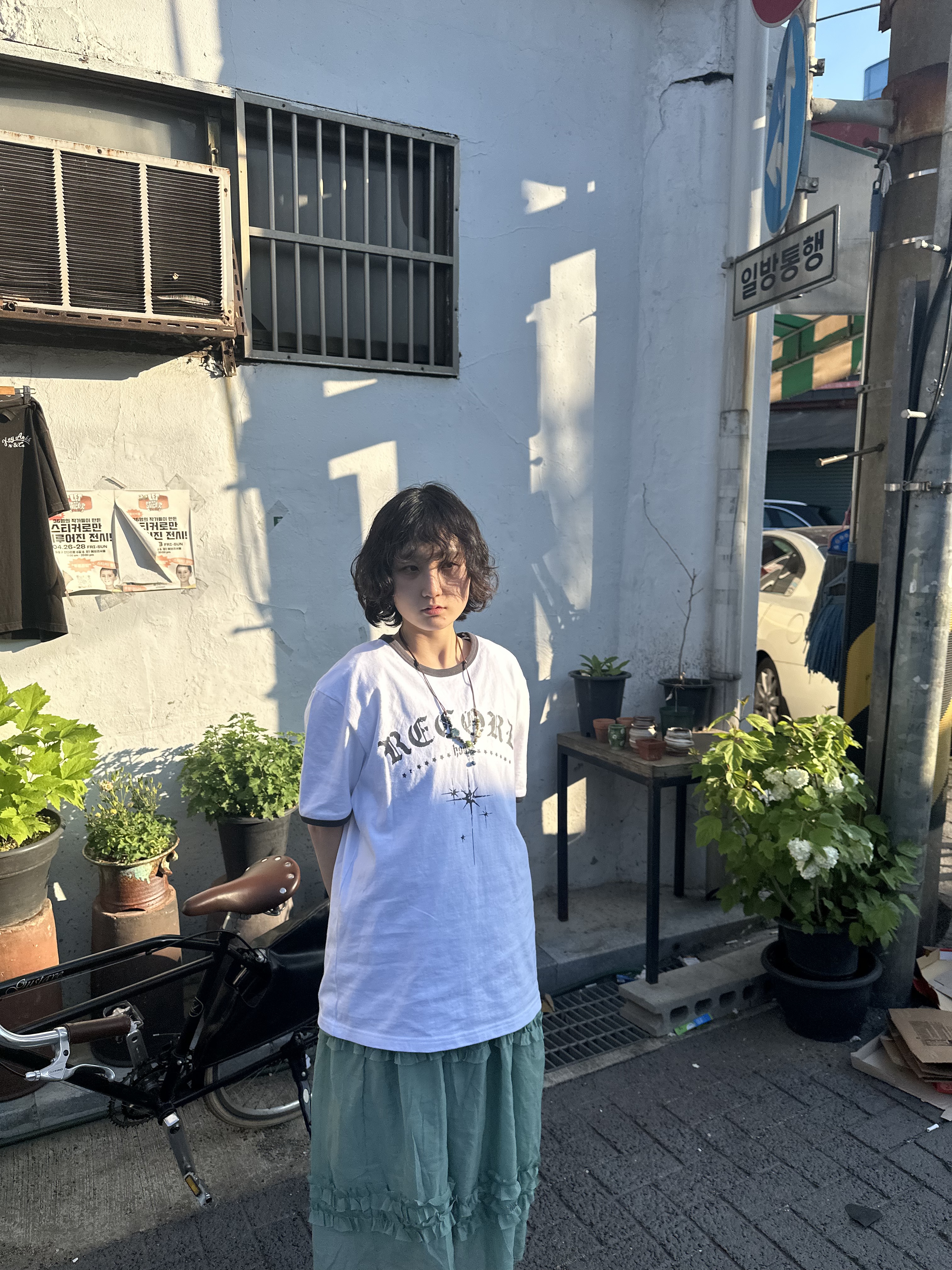 SLOW RECORD HOUSE Unisex RECORD Ringer Tee White 착용 스타일 - 4