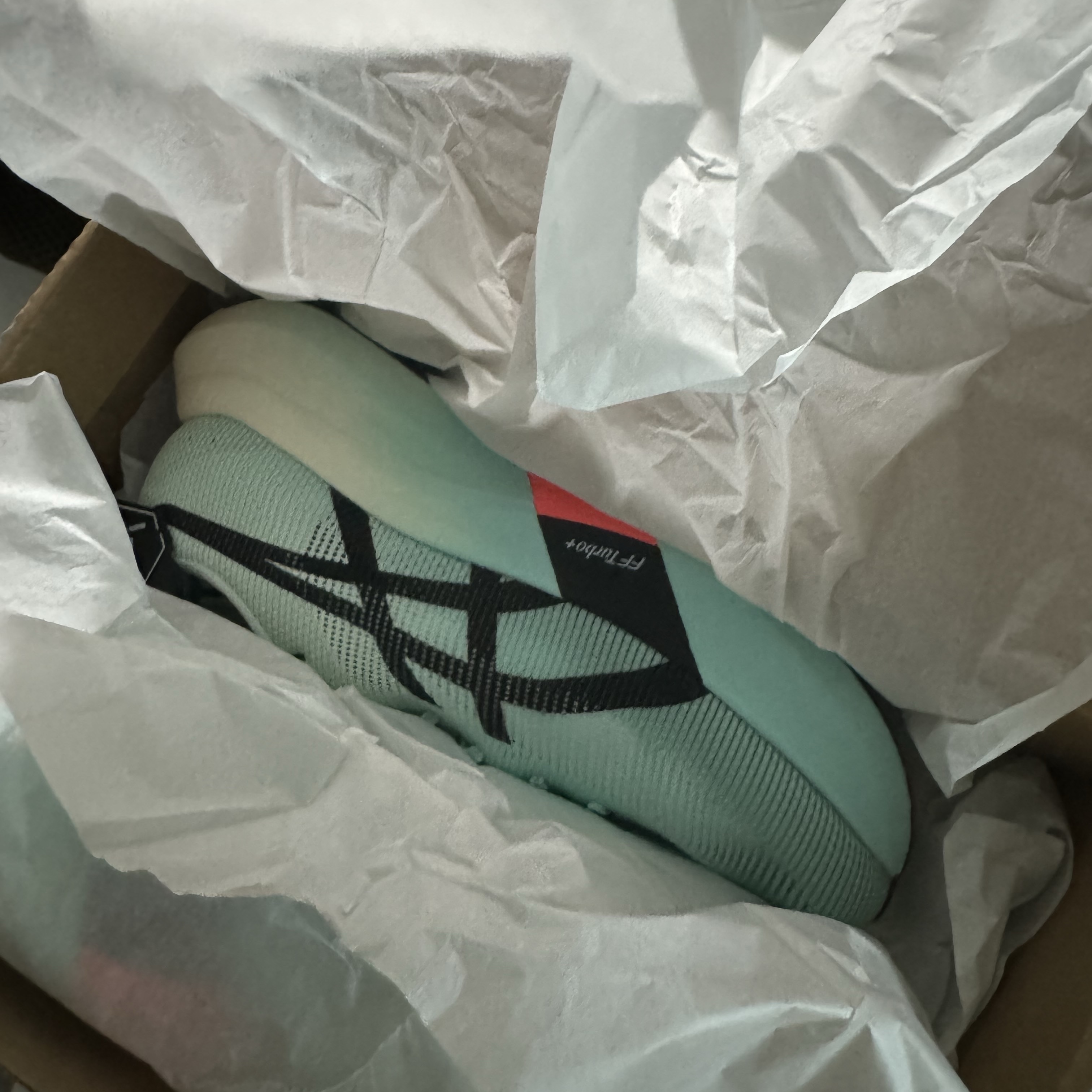 Asics Metaspeed Edge Paris Illuminate Mint Black 착용 스타일