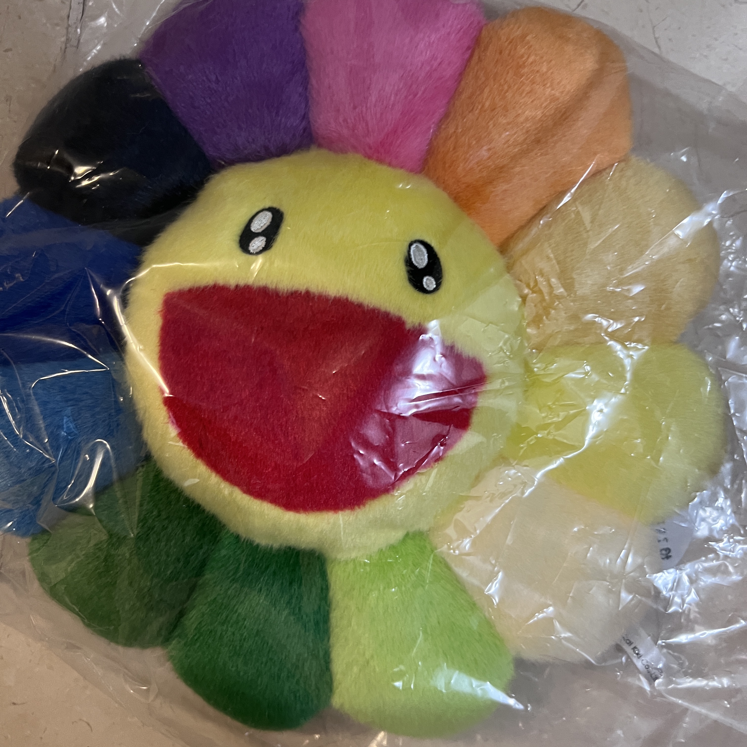 Kaikai Kiki Flower Cushion 30cm Rainbow 착용 스타일