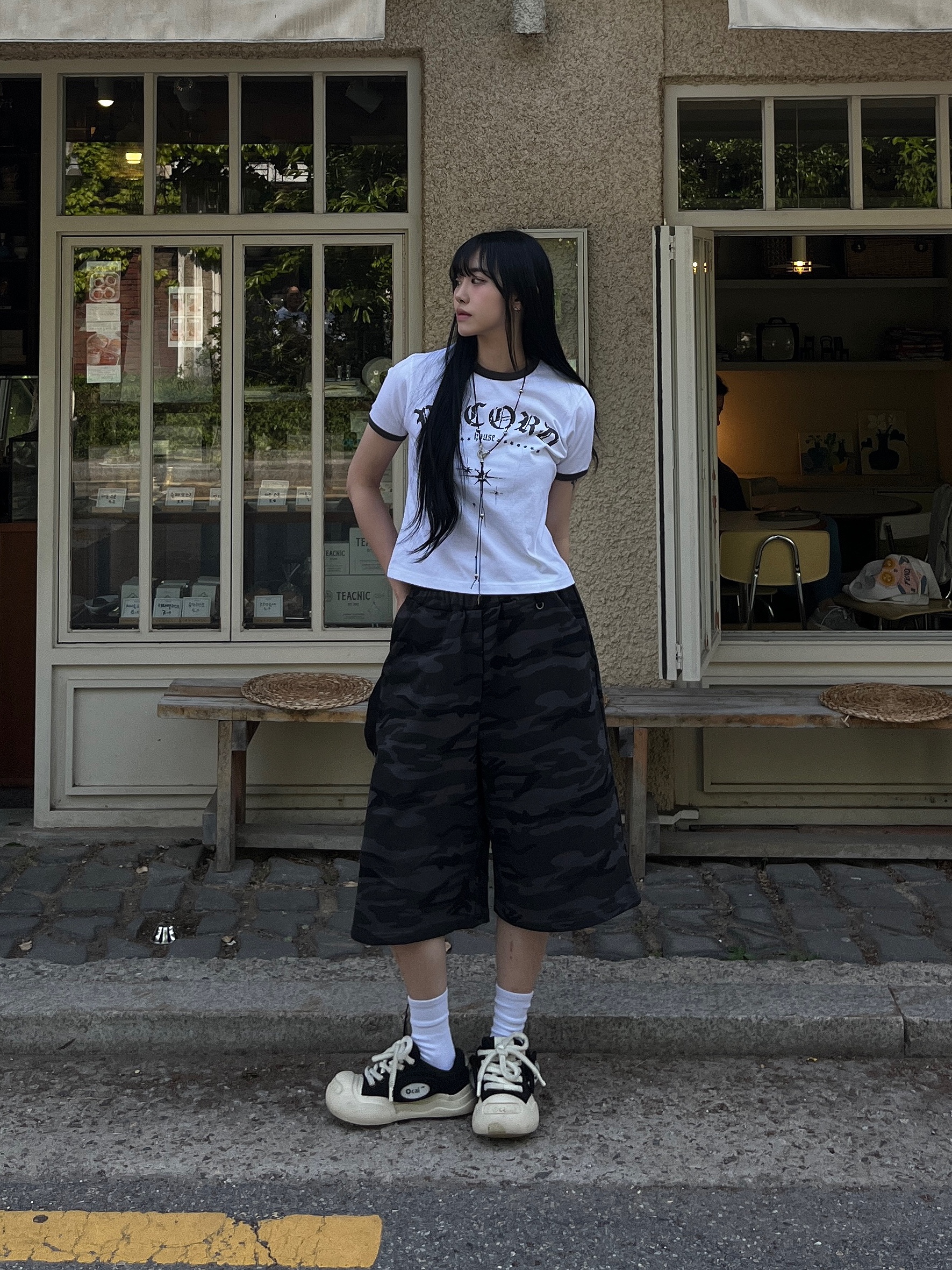 SLOW RECORD HOUSE Unisex RECORD Ringer Tee White, SLOW RECORD HOUSE 04 Bermuda Sweat Pants Camo Charcoal 착용 스타일 - 4