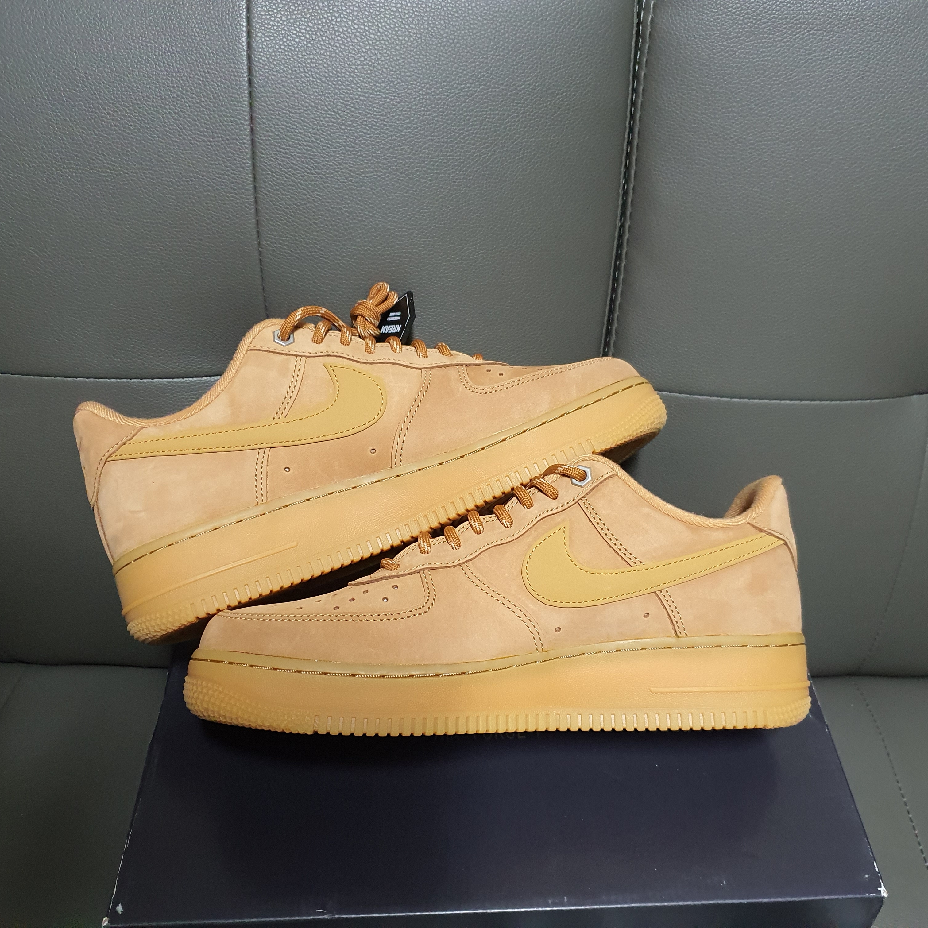 Nike Air Force 1 '07 WB Flax 착용 스타일
