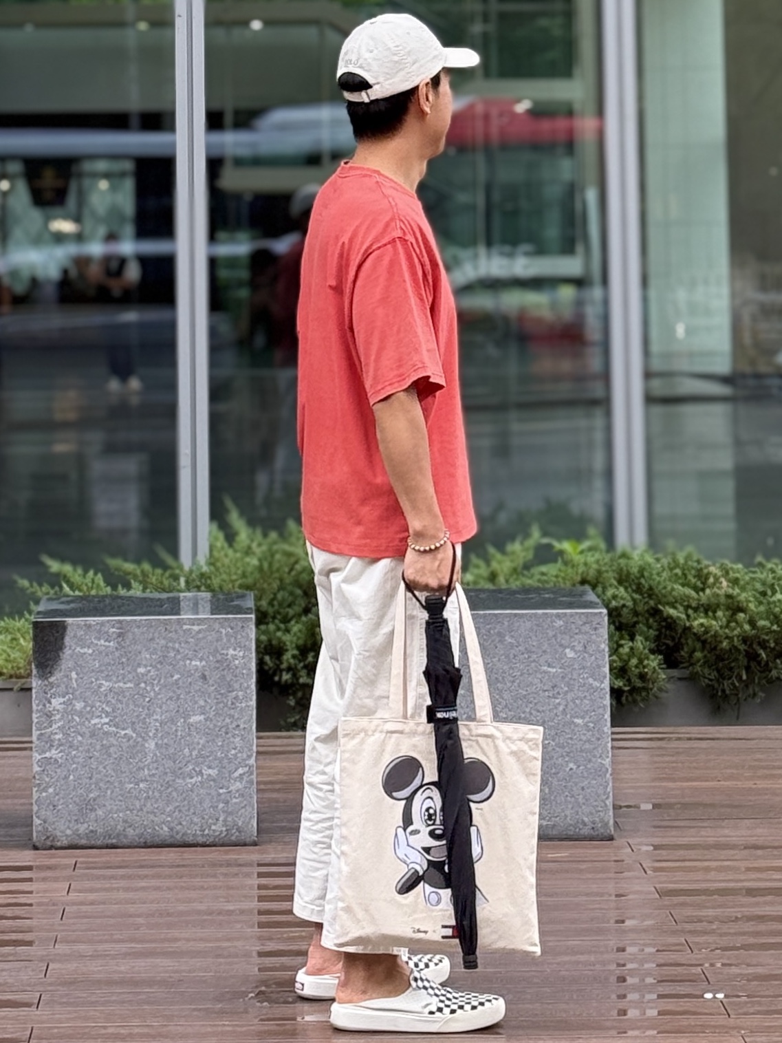 Vans Checkerboard Comfycush One Marshmallow, Gramicci Loose Tapered Pants Greige - US Sizing 착용 스타일 - 3
