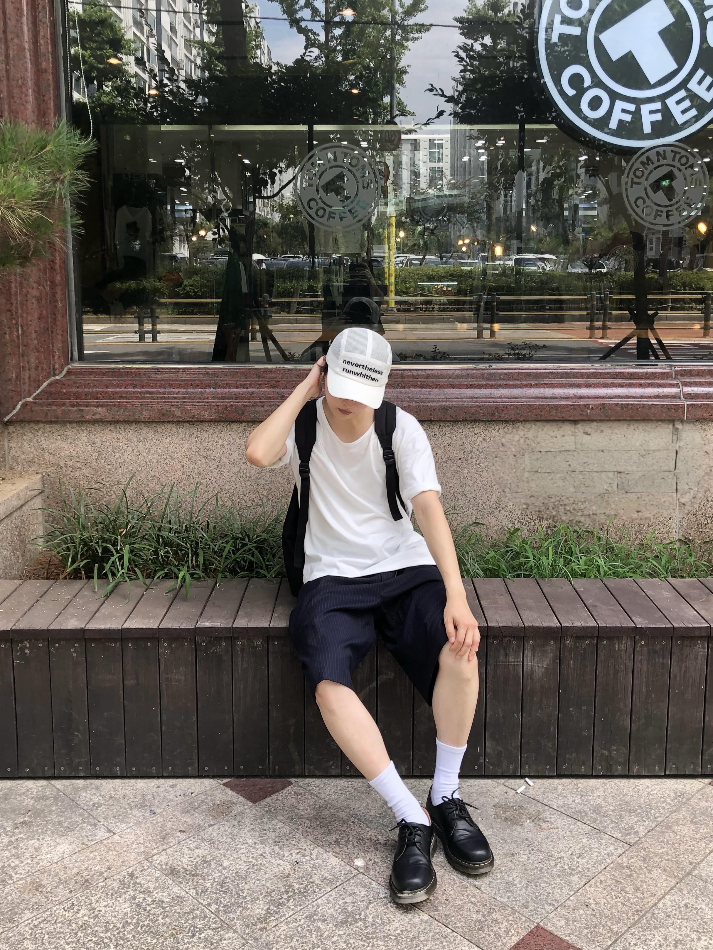 Dr. Martens 1461 Smooth Black, [KREAM 단독] runwhither Mesh Cap Ivory 착용 스타일 - 1