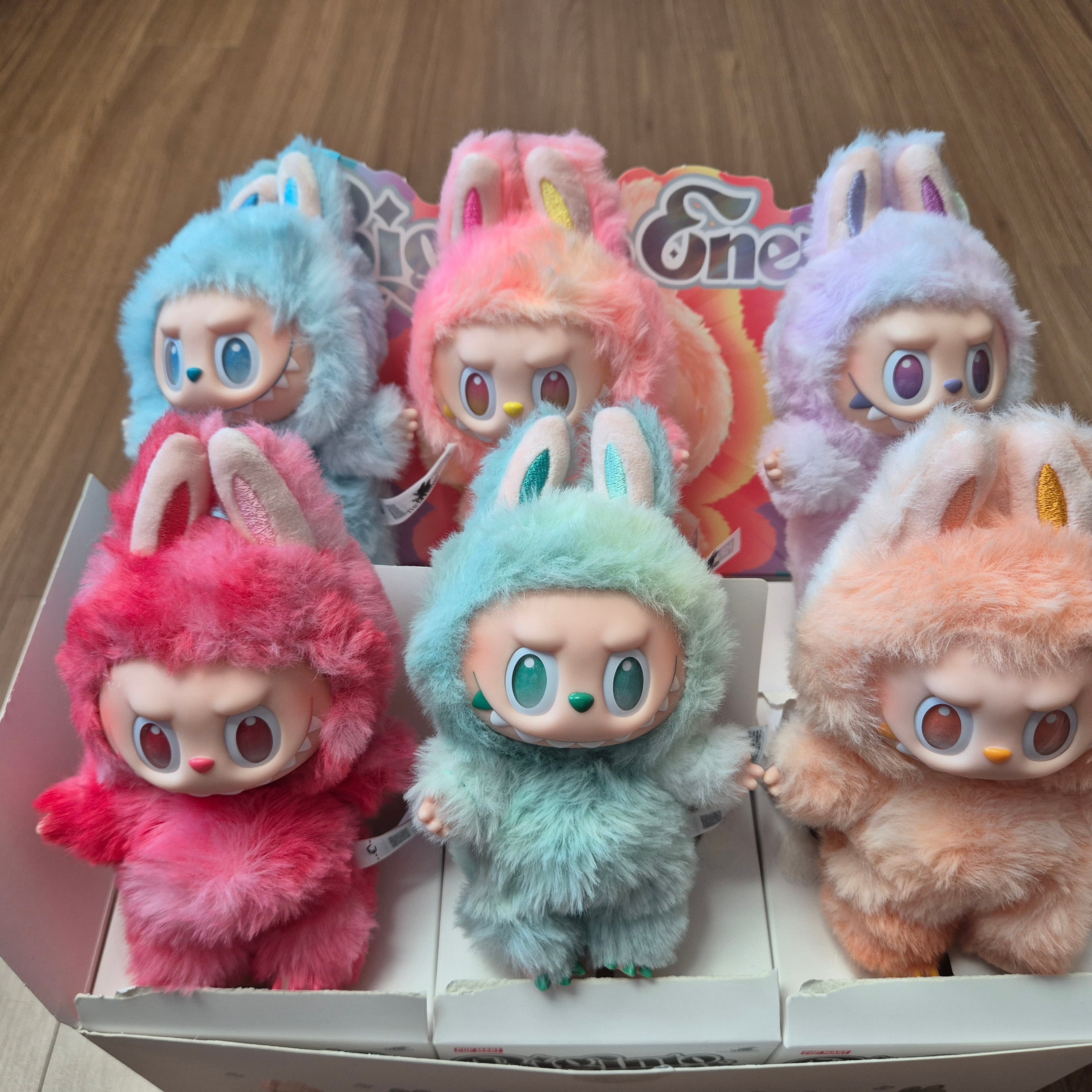 Pop Mart Labubu The Monsters Highlight Series Sealed Case (6 Blind Boxes) 착용 스타일 - 2