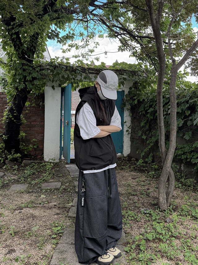 Supreme Ripstop Keychain Black - 24SS, (W) Mischief Rhombus Running Cap Light Grey 착용 스타일 - 2