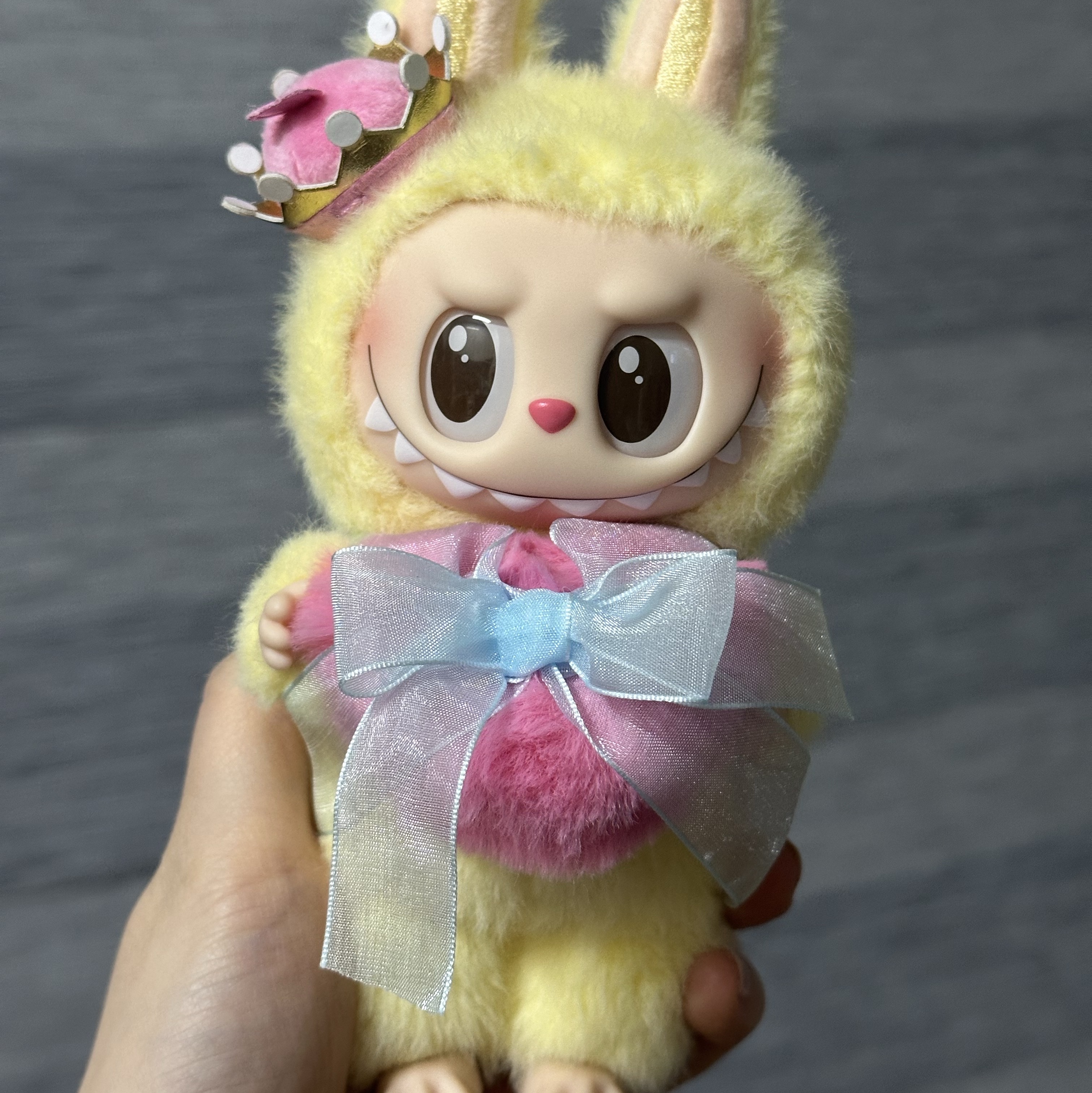 Pop Mart The Monsters Checkmate Series Plush Keyring 착용 스타일