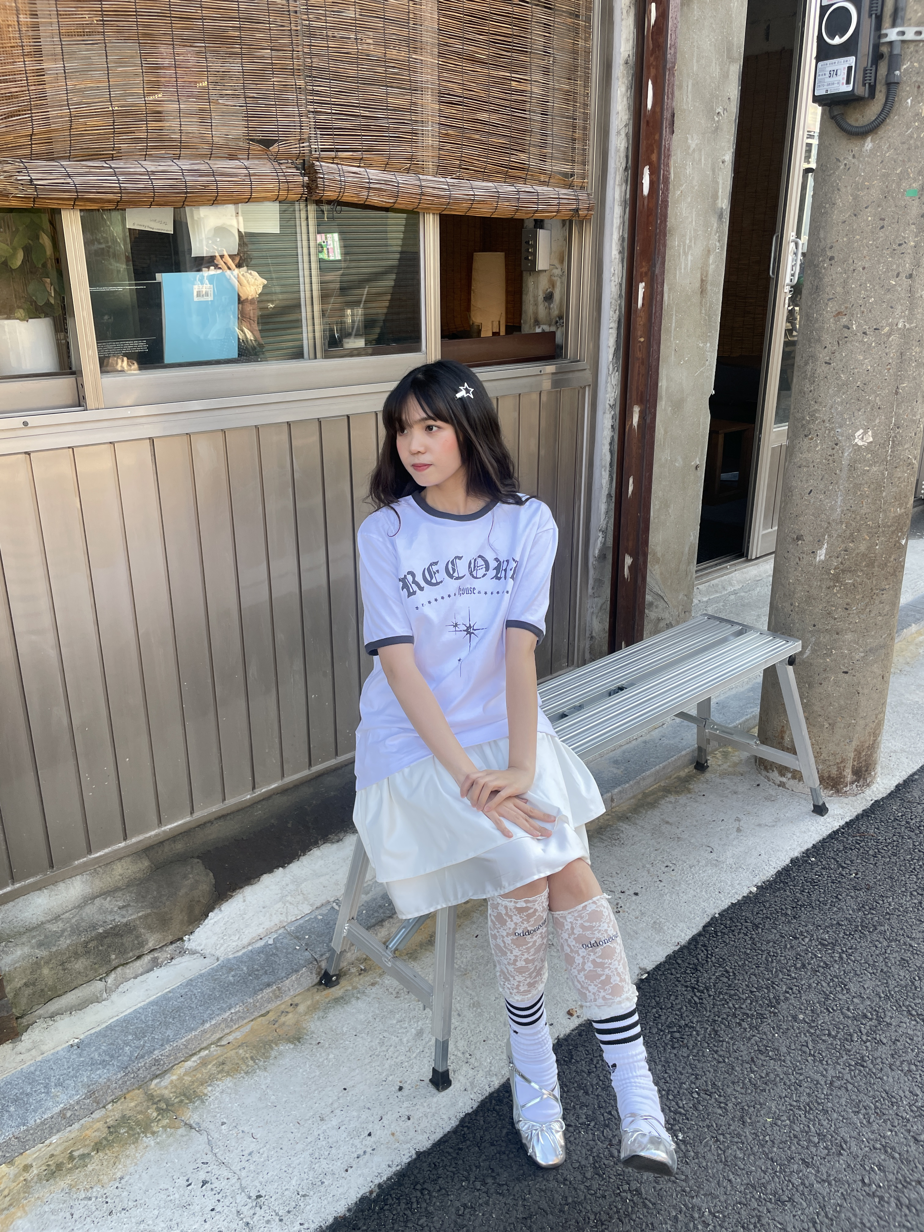 SLOW RECORD HOUSE Unisex RECORD Ringer Tee White 착용 스타일 - 3