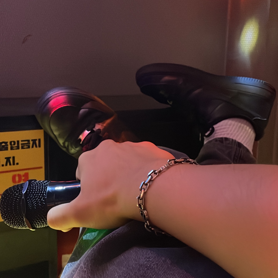 Gucci Interlocking G Bracelet Silver, Nike Air Force 1 '07 Low Triple Black 착용 스타일