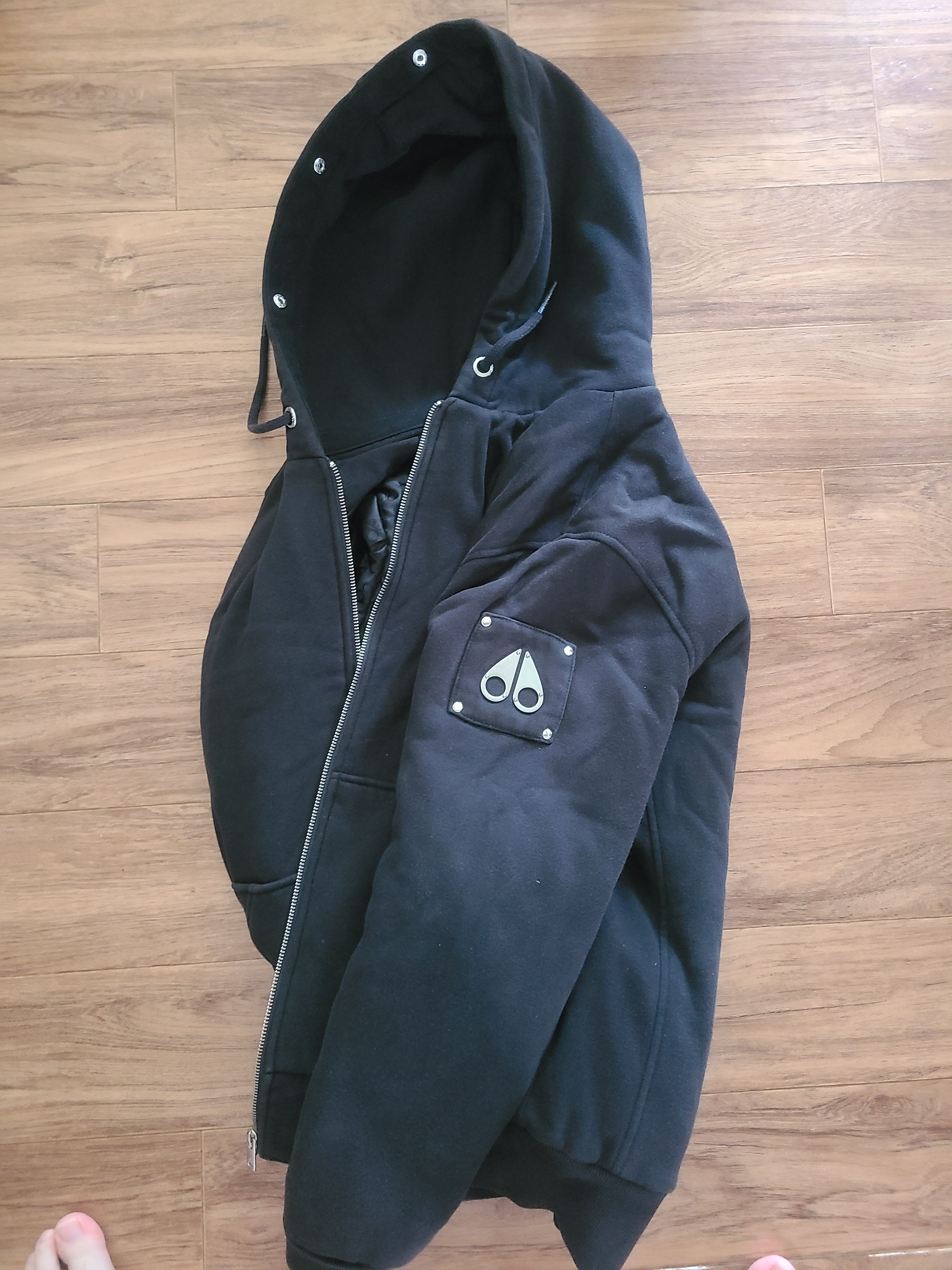 Moose Knuckles Classic Bunny 3 White Lining Zip Hoodie Black - 22FW 착용 스타일