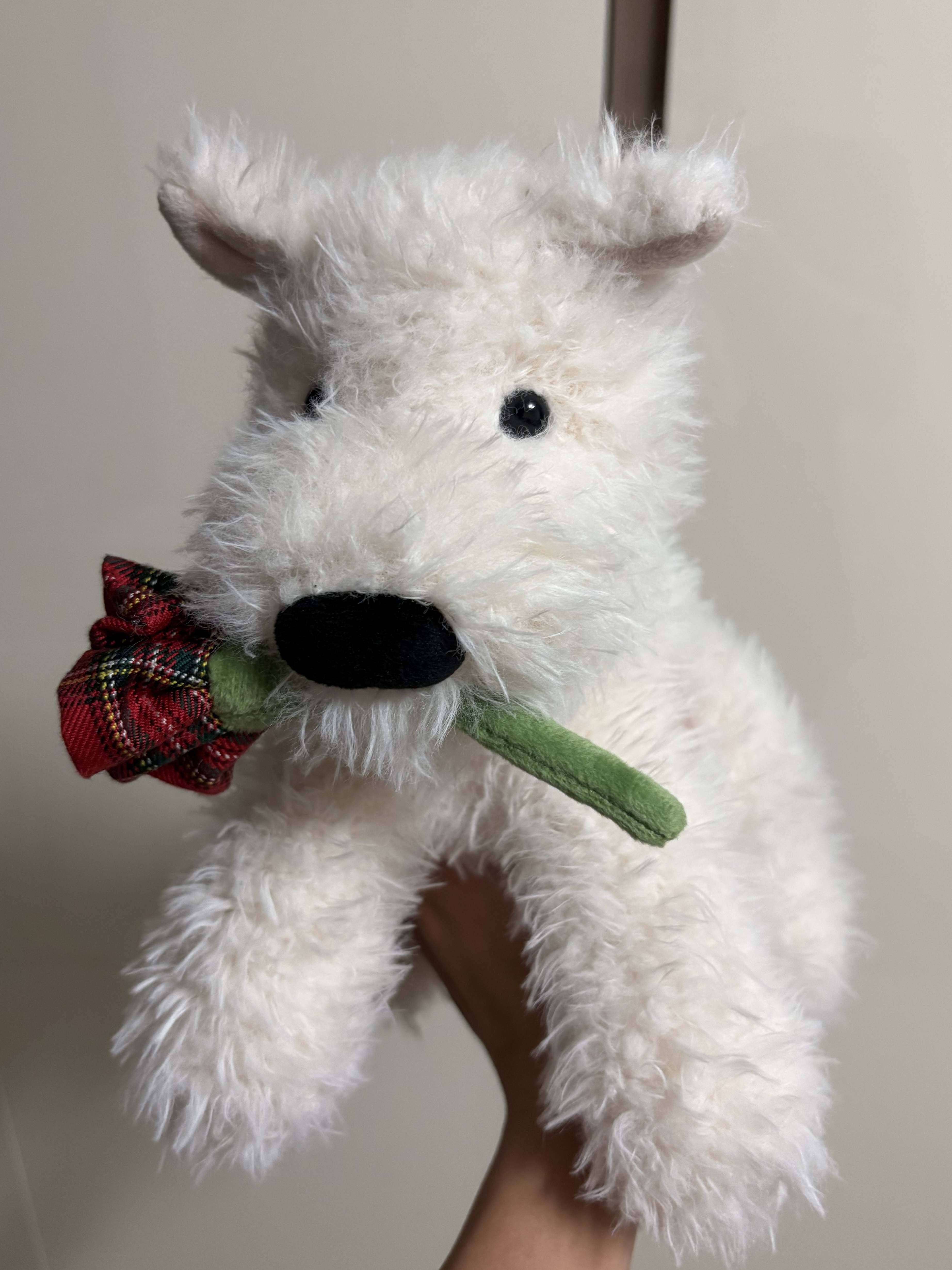 Jellycat Munro Scottie Dog 'Love You' Cream 착용 스타일 - 2