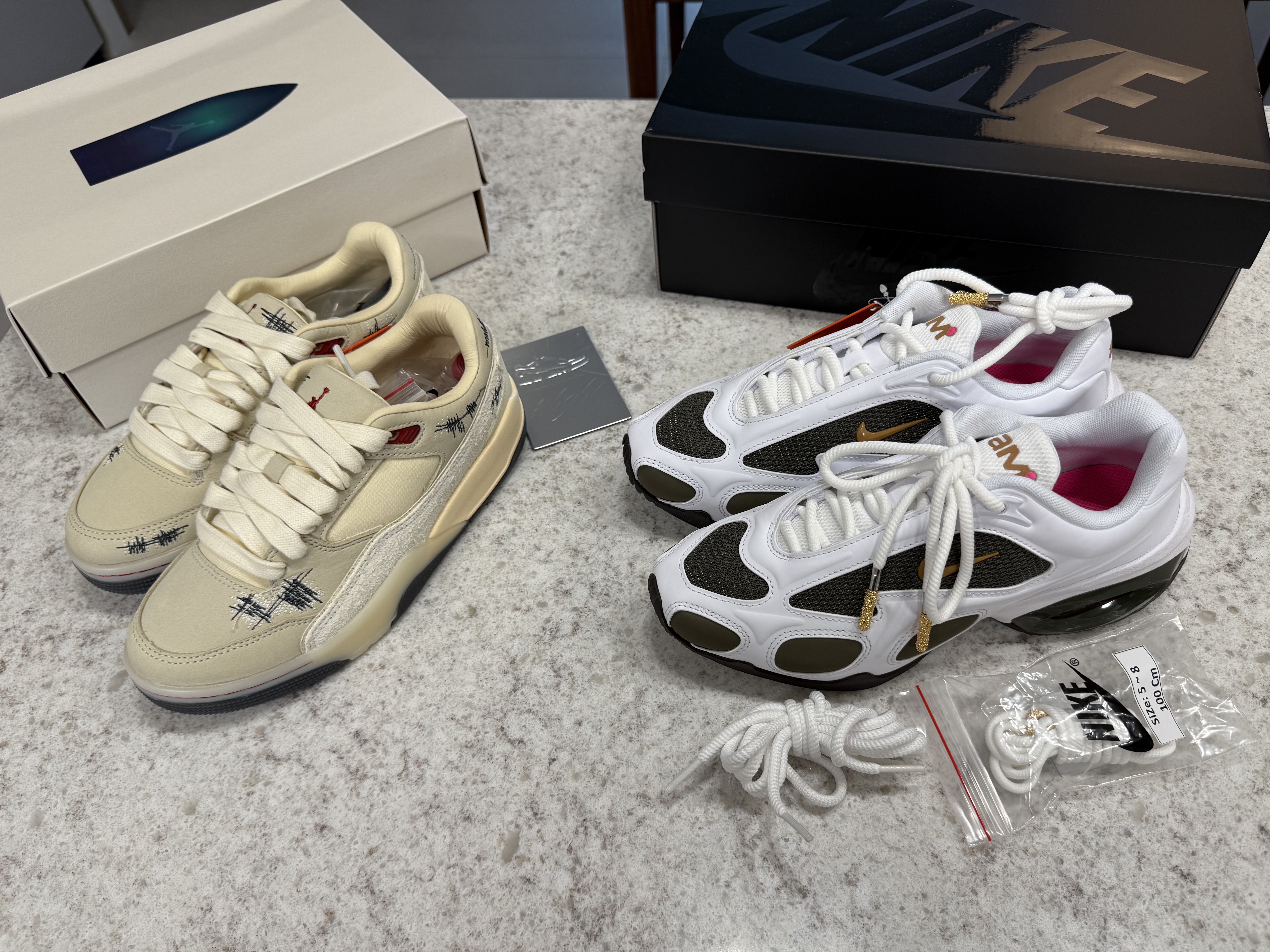 (W) Jordan x Tela Flight Court Crepe, (W) Nike x Veneda Carter Air Max Muse White and Cargo Khaki 착용 스타일 - 1