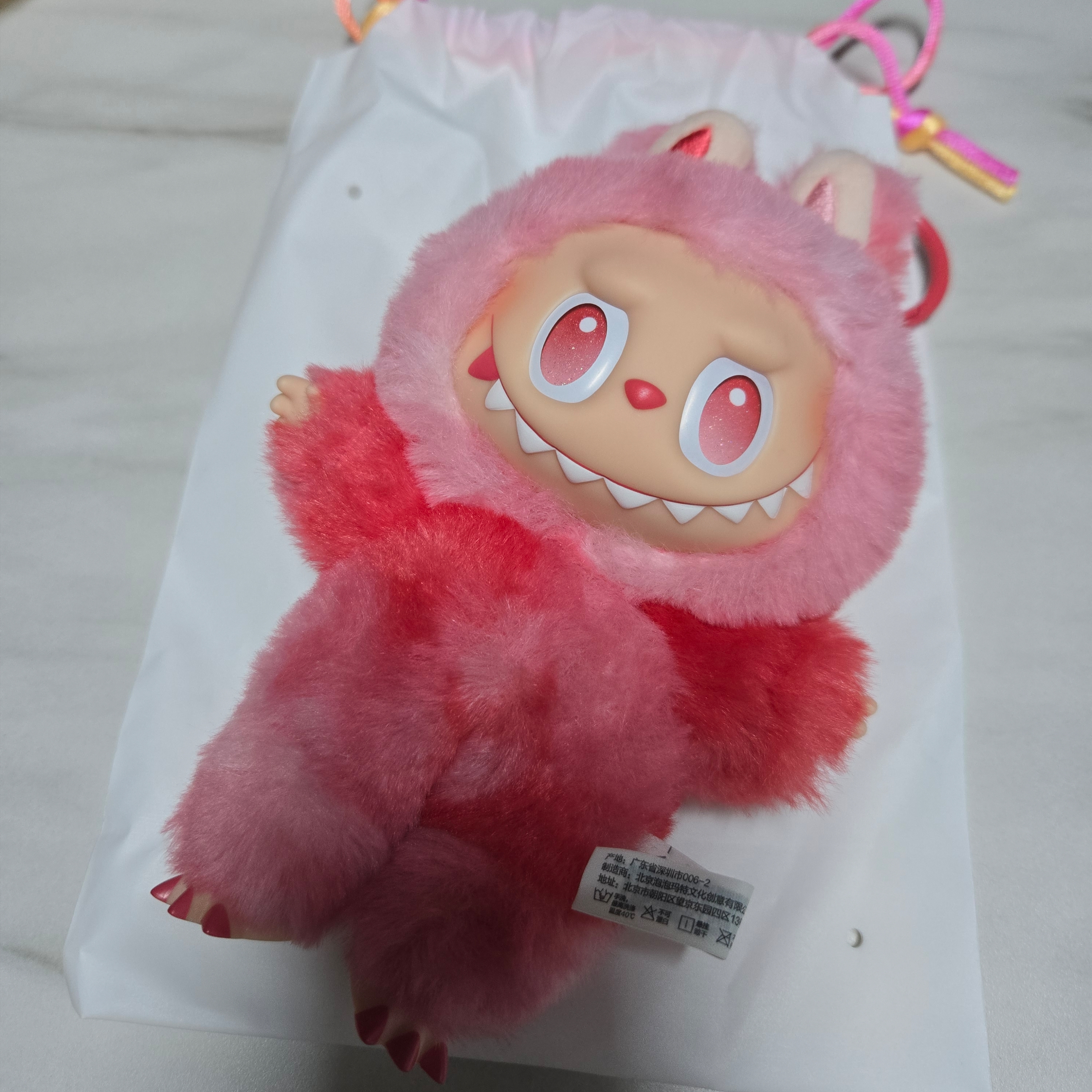 Pop Mart Labubu The Monsters Highlight Series Sealed Case (1 Blind Box) 착용 스타일
