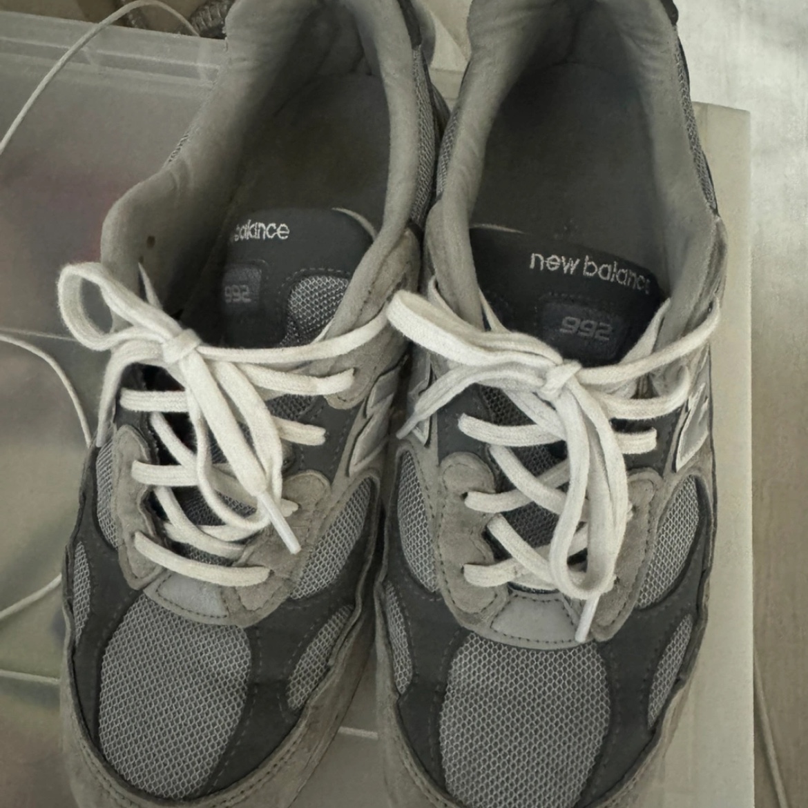 New Balance 992 Made in USA Core Grey Silver Metallic 착용 스타일
