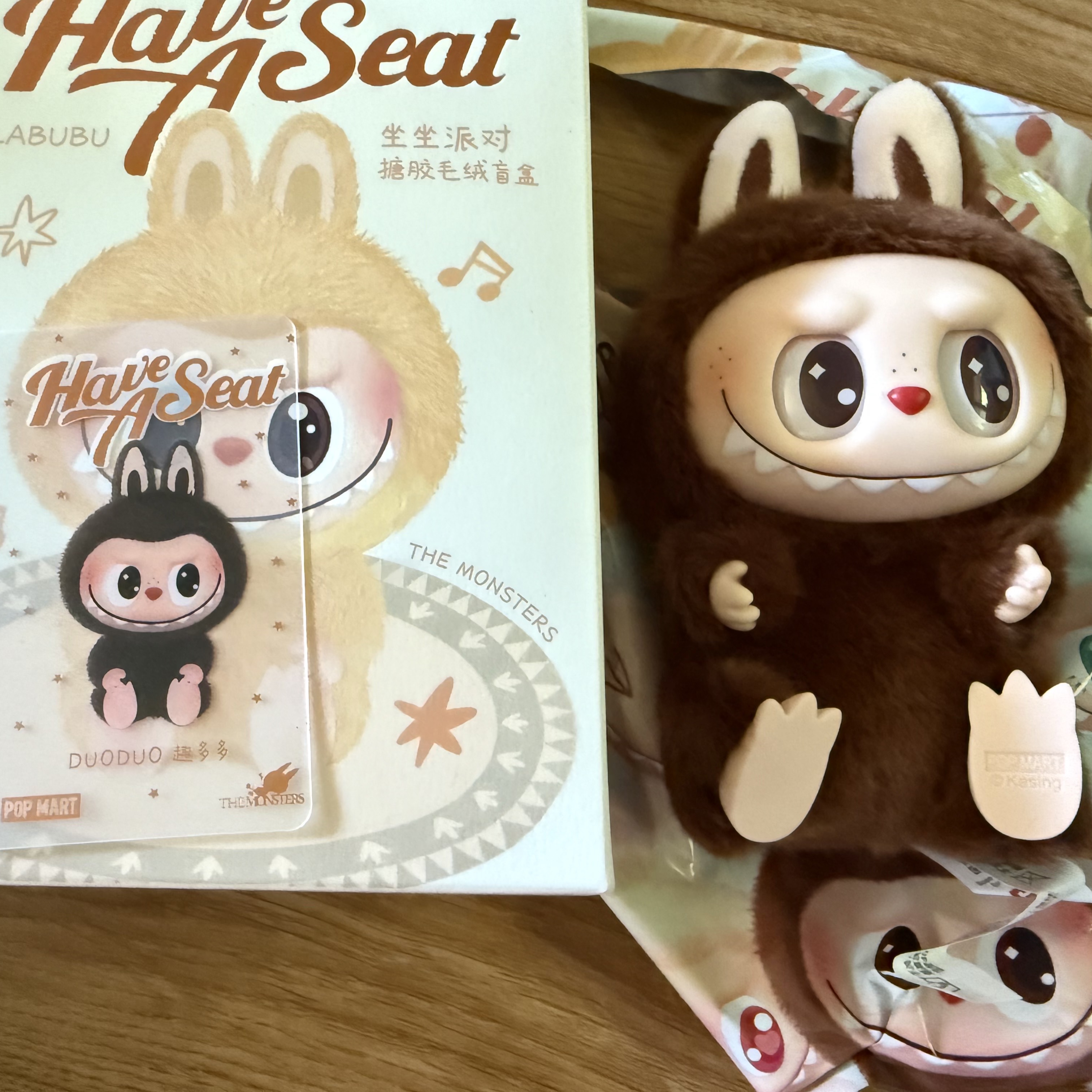 Pop Mart Labubu Let's Play Together Doll Series Duoduo Keyring (Opened Case) 착용 스타일