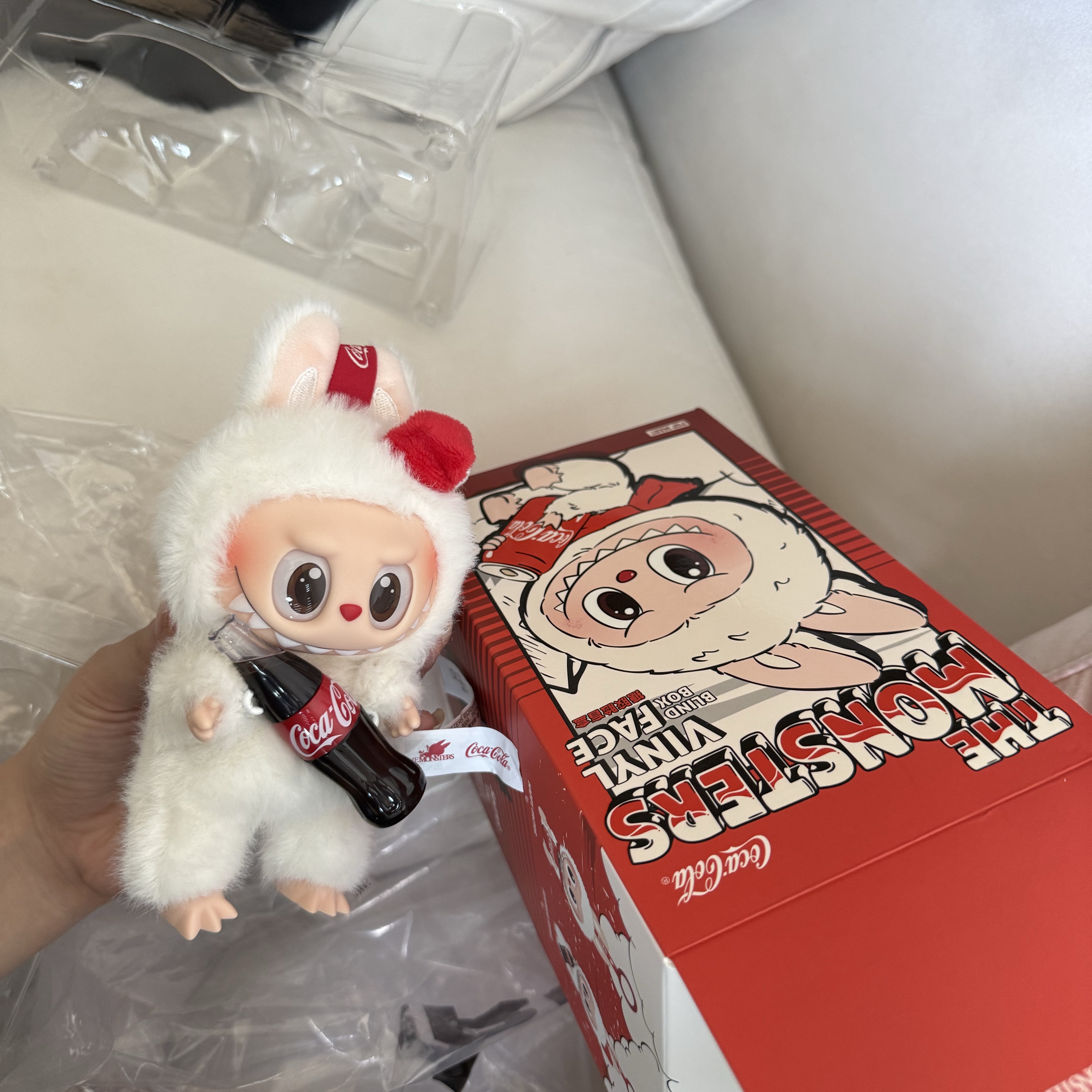 Pop Mart Labubu Coca Cola Series Keyring Sealed Case (1 Blind Box) 착용 스타일 - 2