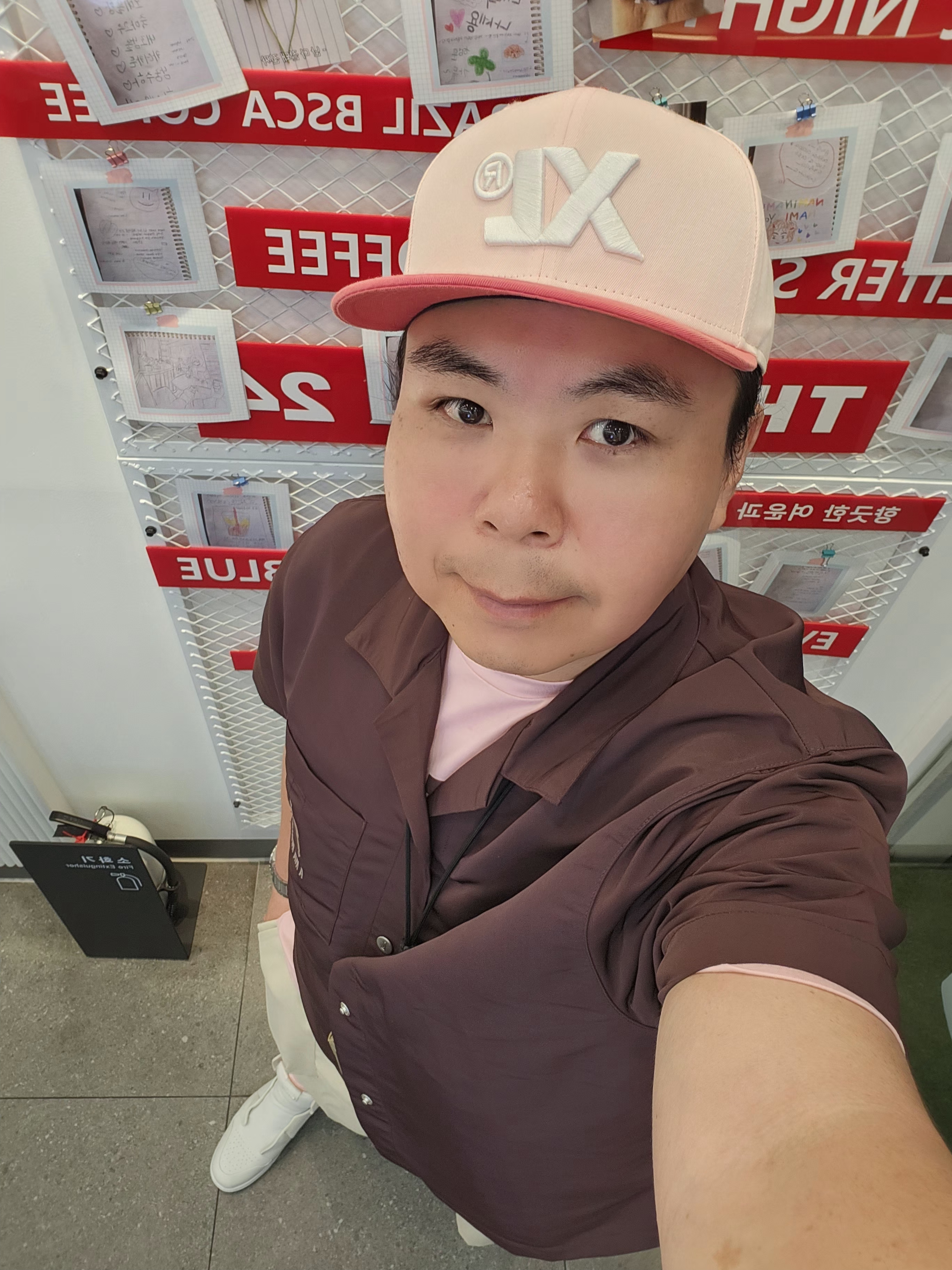 (W) Jordan 1 Sage XX Off White, Jordan x A Ma Maniere Warm-Up Shirts Mahogany - Asia 착용 스타일 - 2