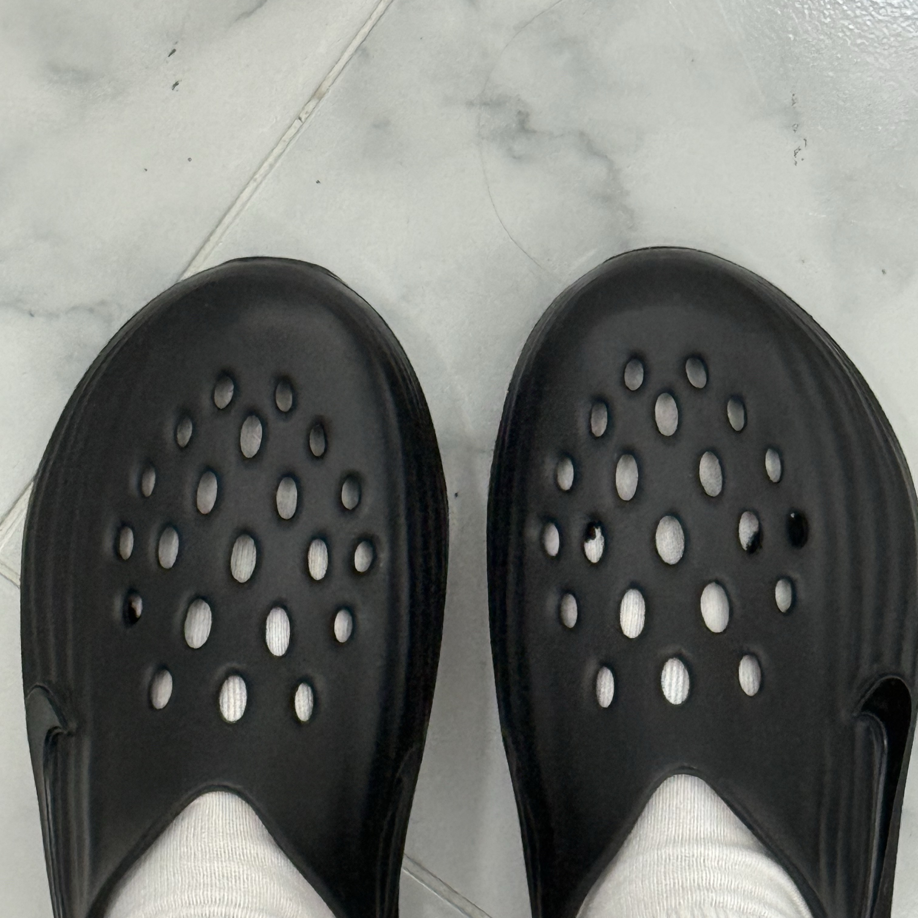 Nike ReactX Rejuven8 Triple Black 착용 스타일 - 1