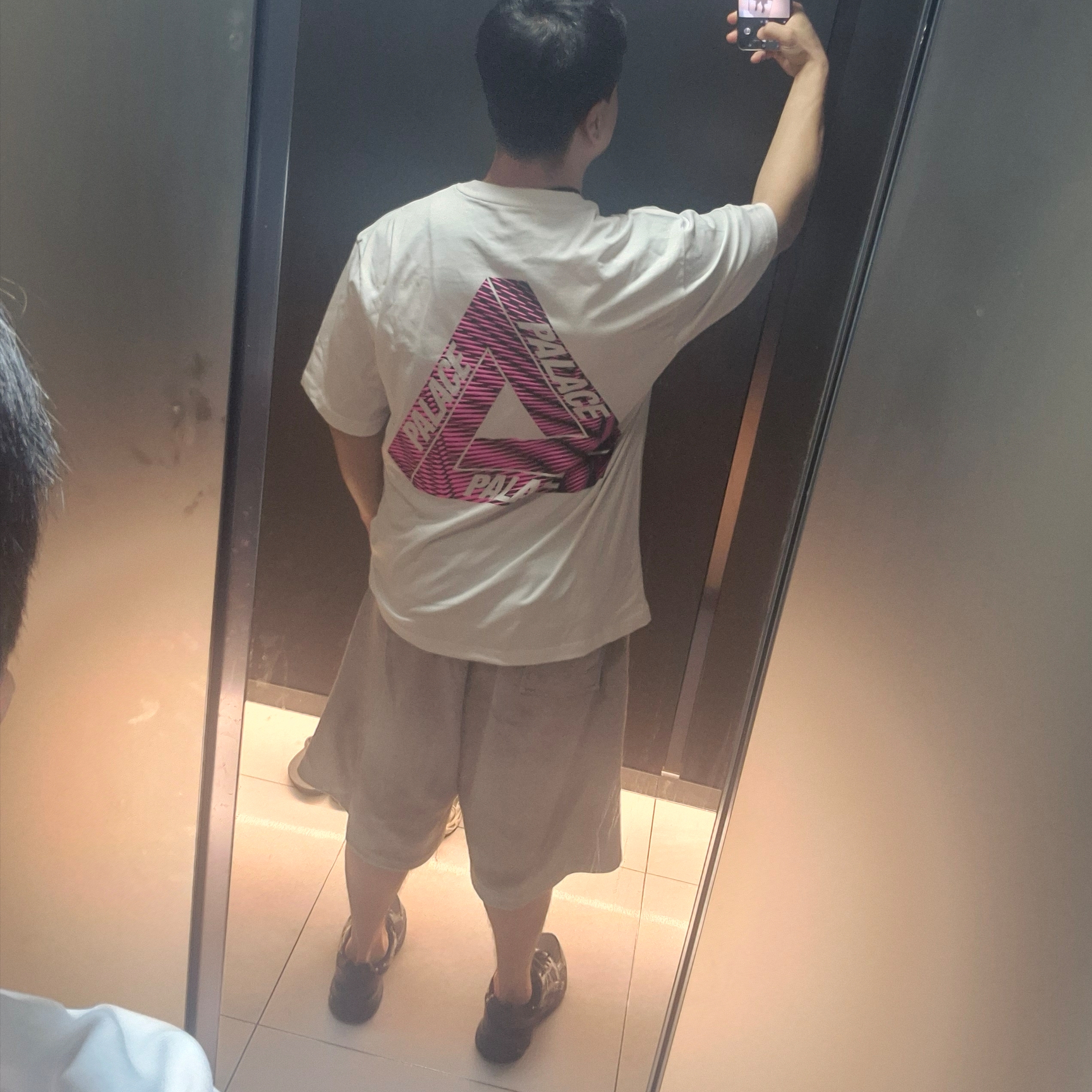 Palace Tri-Vex T-Shirt White Pink - 25SS 착용 스타일 - 4
