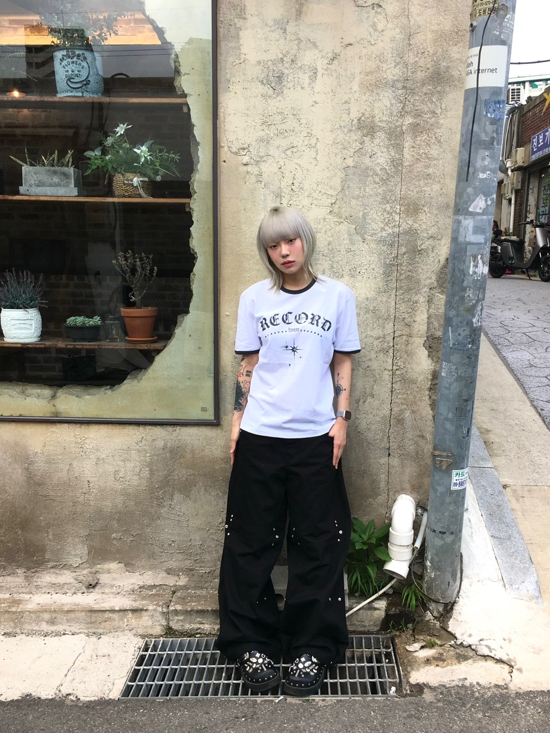 SLOW RECORD HOUSE Unisex RECORD Ringer Tee White 착용 스타일 - 2