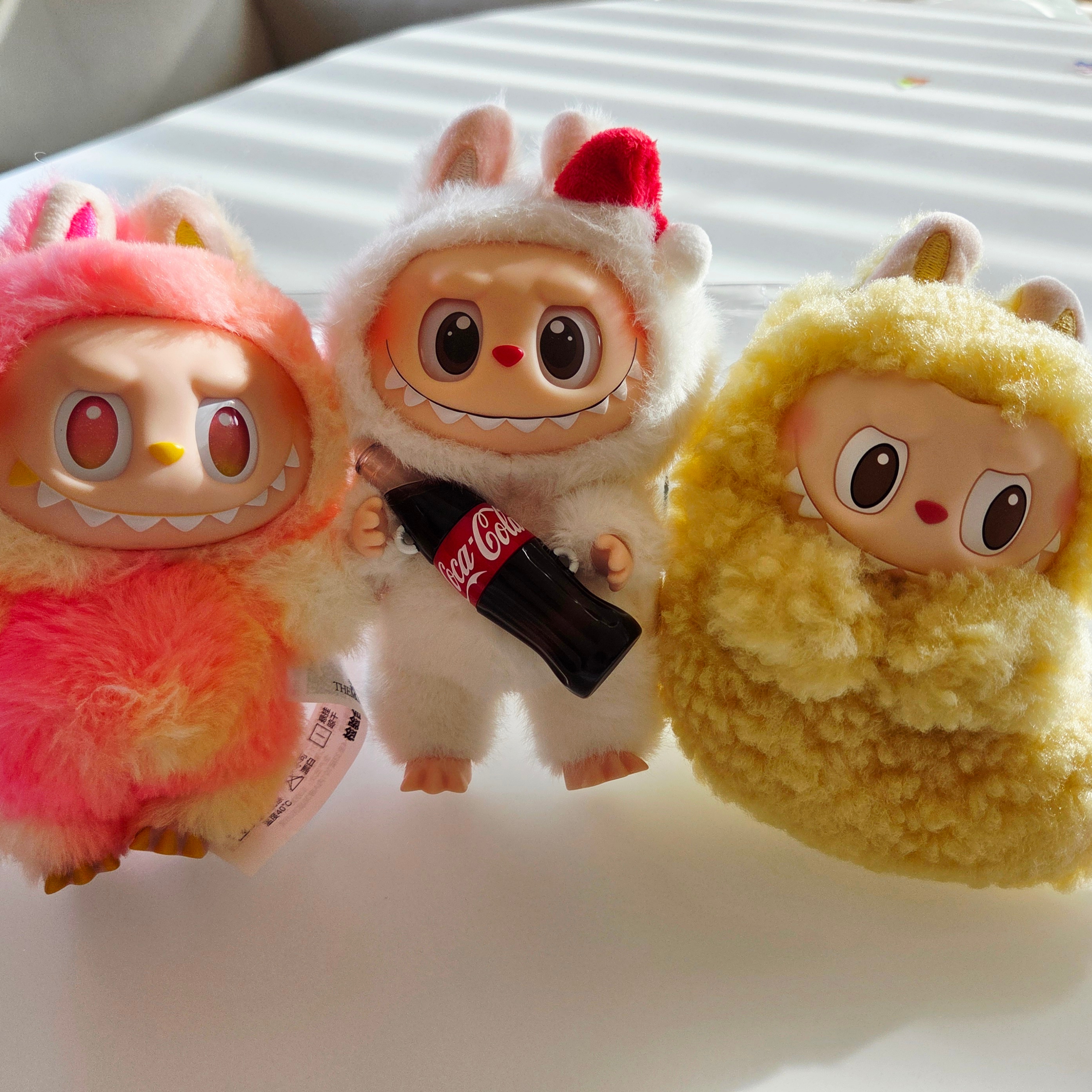 Pop Mart Labubu The Monsters Wacky Mart Series Earphone Case, Pop Mart Labubu The Monsters Highlight Series Loyalty Keyring (Opened Case) 착용 스타일