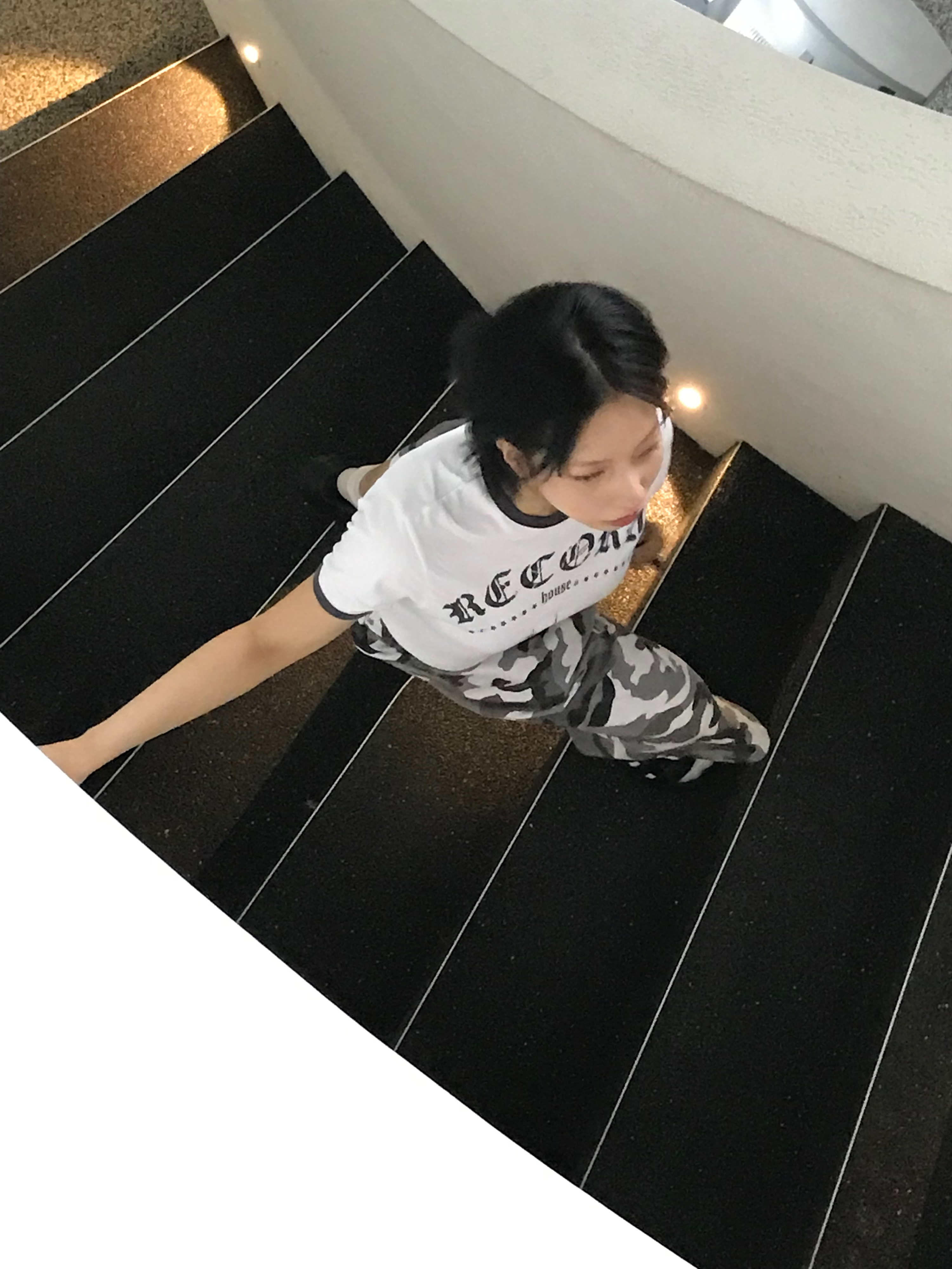 SLOW RECORD HOUSE Carpenter Bermuda Wide Camo Pants White, SLOW RECORD HOUSE Unisex RECORD Ringer Tee White 착용 스타일 - 10