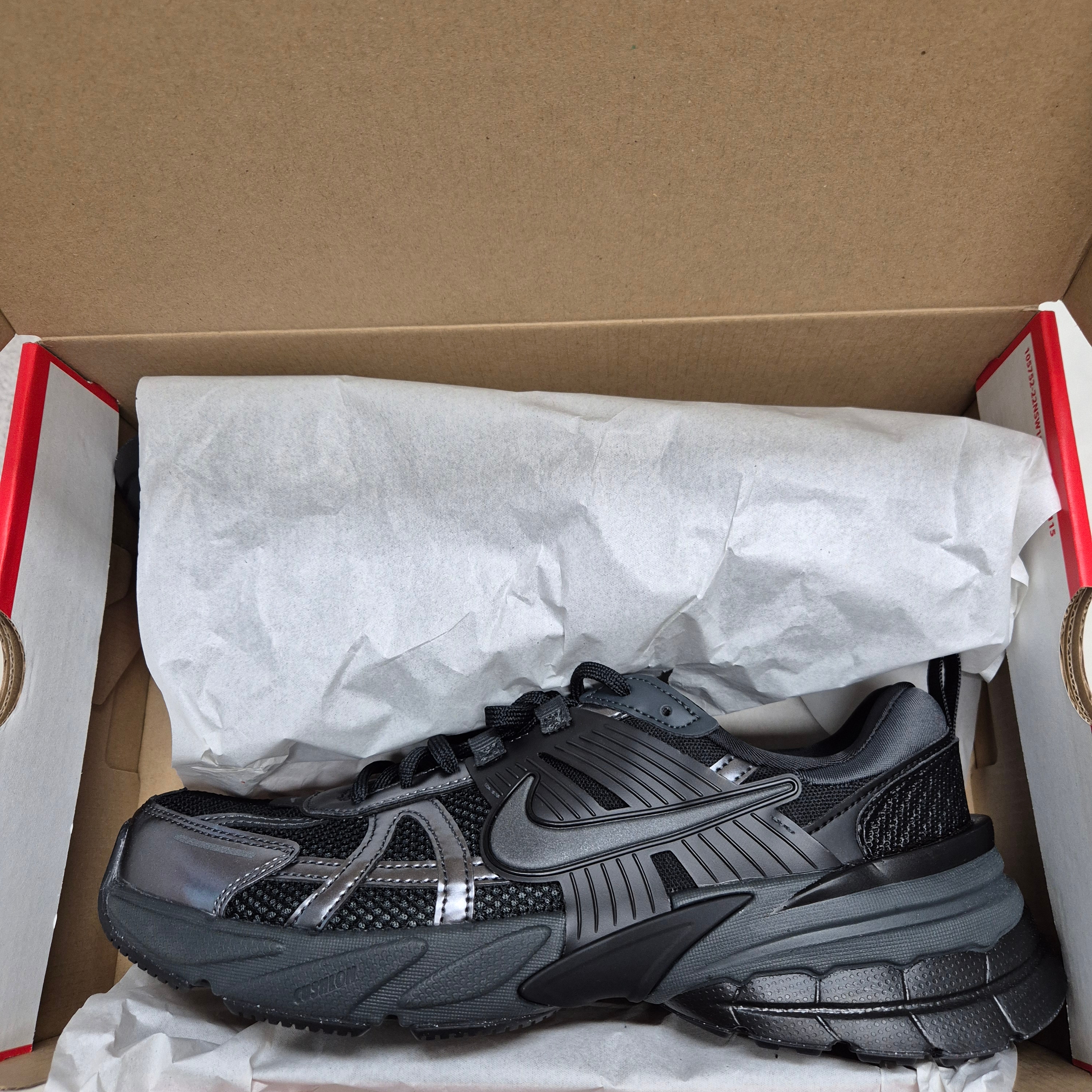 Nike V2K Run Black Anthracite 착용 스타일