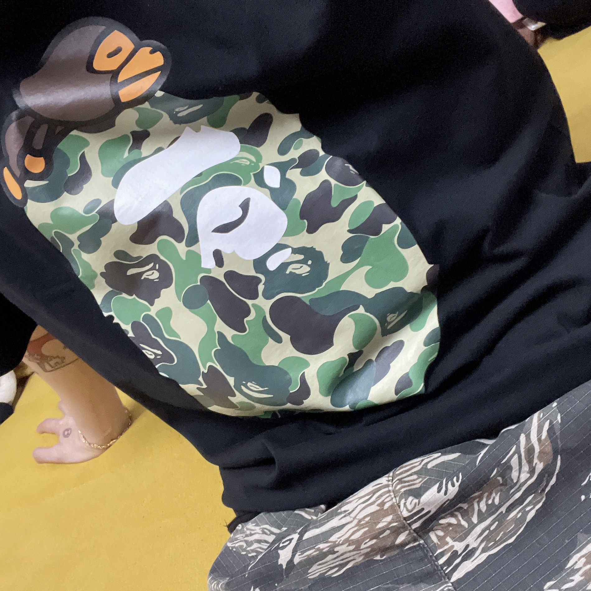 BAPE ABC Camo Milo on Big Ape T-Shirt Black Green 착용 스타일
