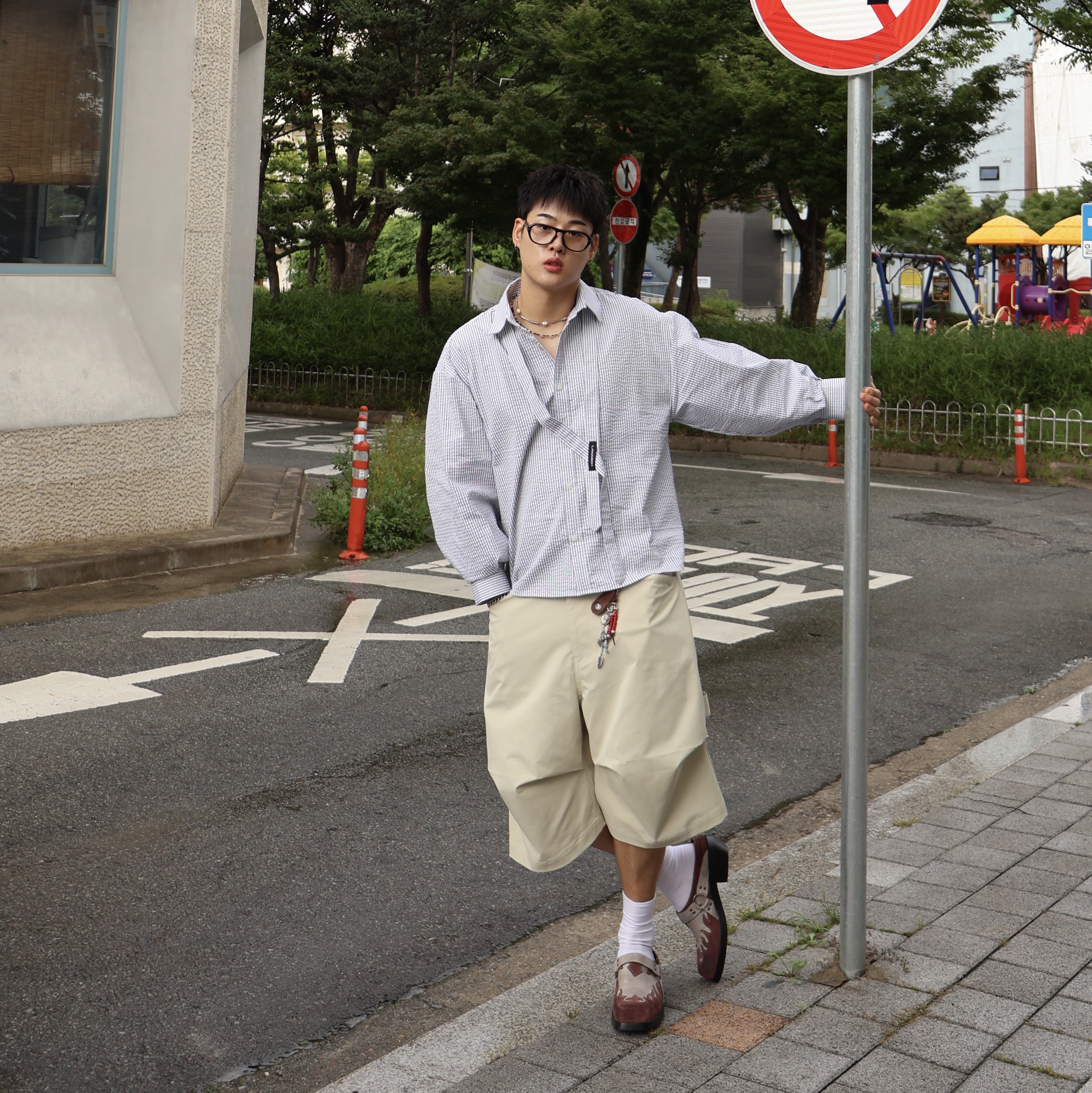 Nonnod Side cargo shorts Beige, Ogarp Signature Concho Keychain Ver.2 착용 스타일 - 1