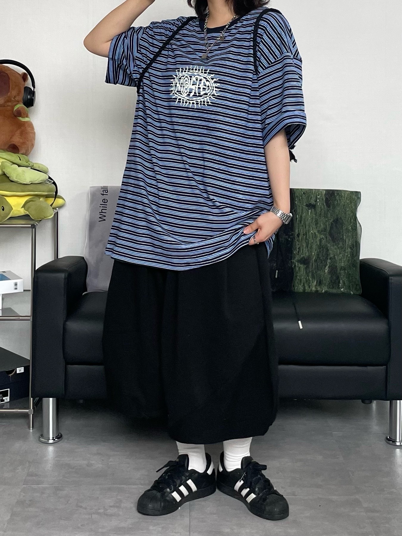 Adidas Superstar Core Black White 착용 스타일 - 4