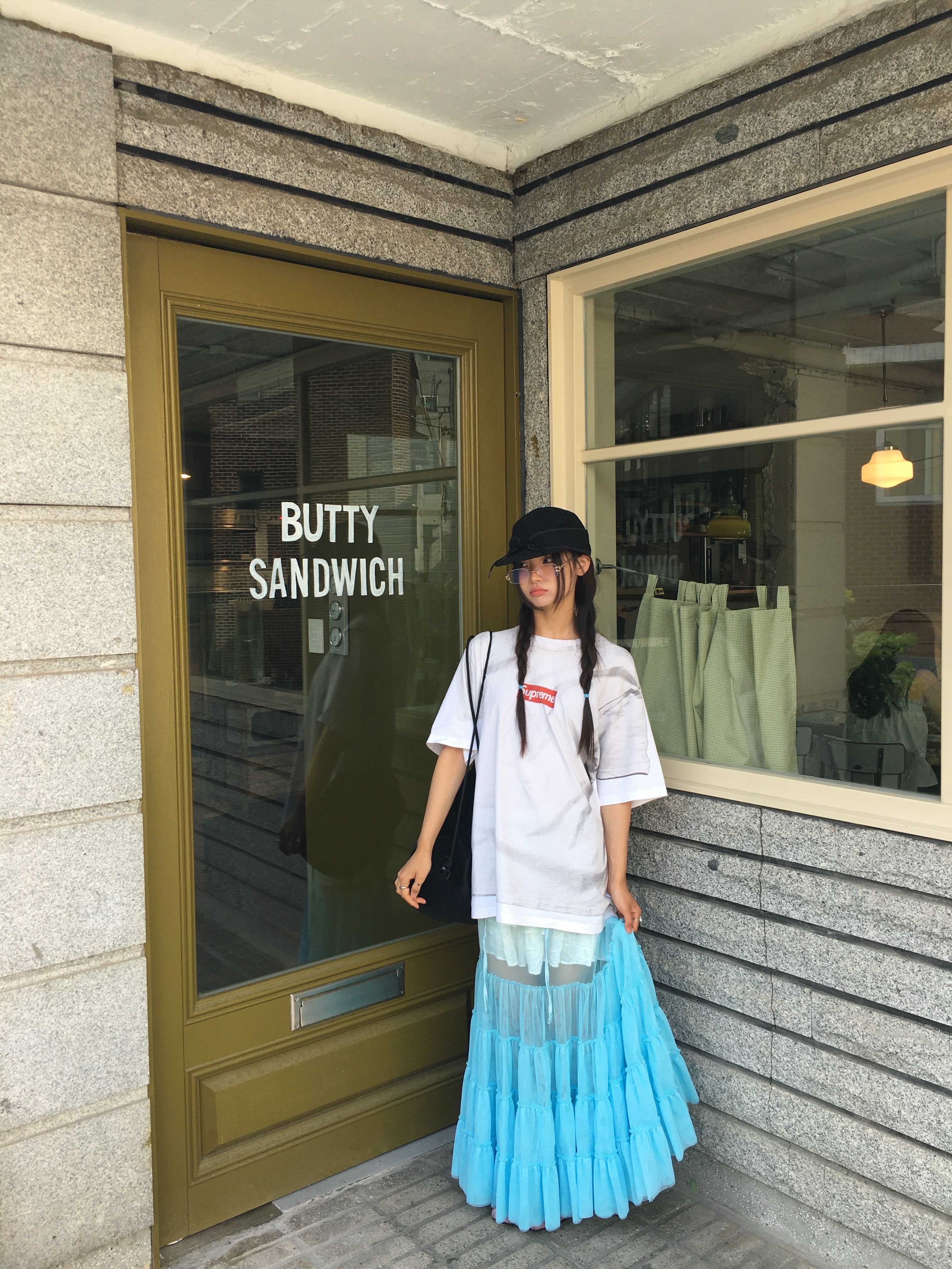 Supreme x MM6 Maison Margiela Box Logo T-Shirt White - 24SS, Joseph&Stacey Haze String Backpack Hello Kitty Black 착용 스타일 - 3