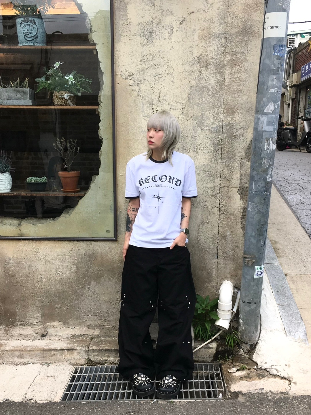 SLOW RECORD HOUSE Unisex RECORD Ringer Tee White 착용 스타일 - 7