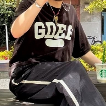 Supreme x GOODENOUGH S/S Top Navy - 25SS, Supreme x GOODENOUGH S/S Top Ash Grey - 25SS 착용 스타일 - 3
