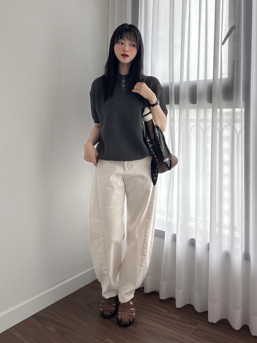 Knitted Coolever Henley Neck Half Sleeve Knit Charcoal 착용 스타일